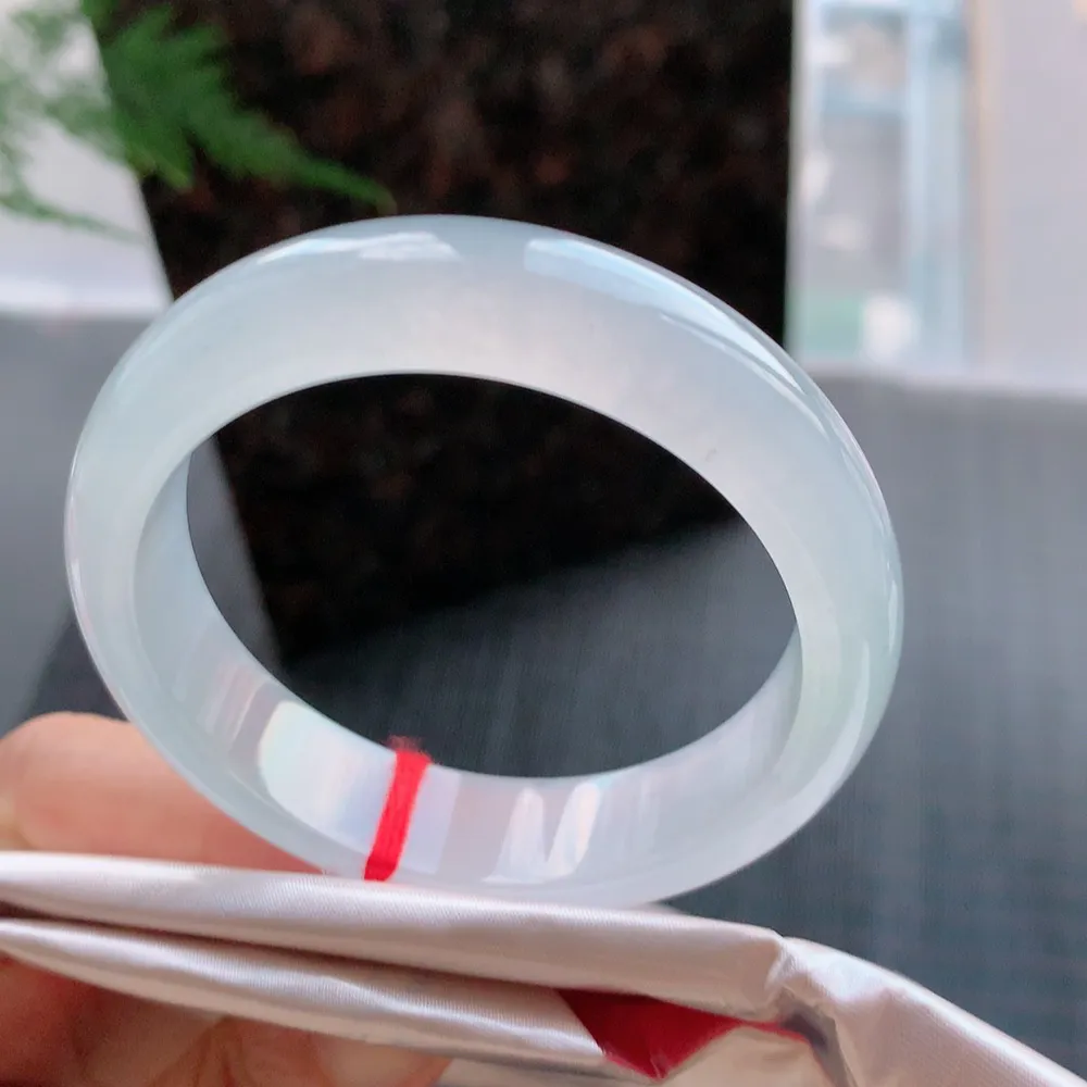 正圈高冰种 无瑕 尺寸:53.8/13.9/7.9 宽版 荧光闪闪