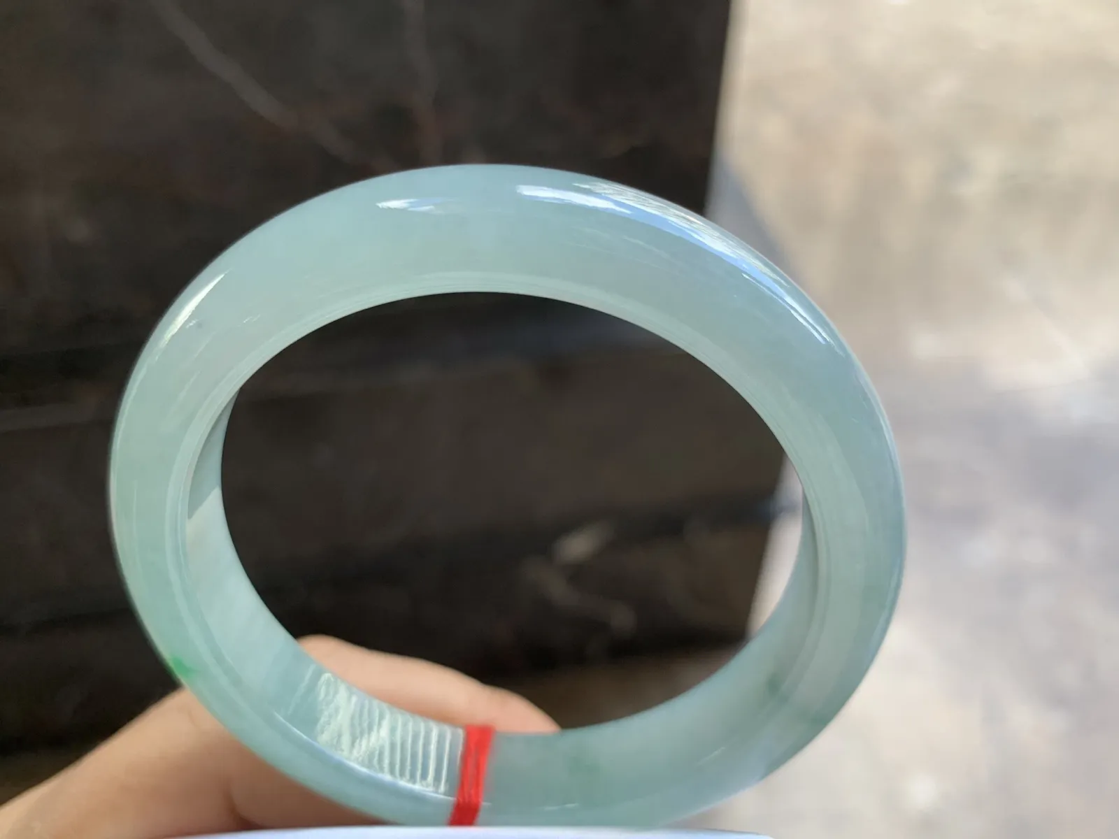 57.5-12.3-8.5mm
糯冰带底色手镯 底子细腻 水润