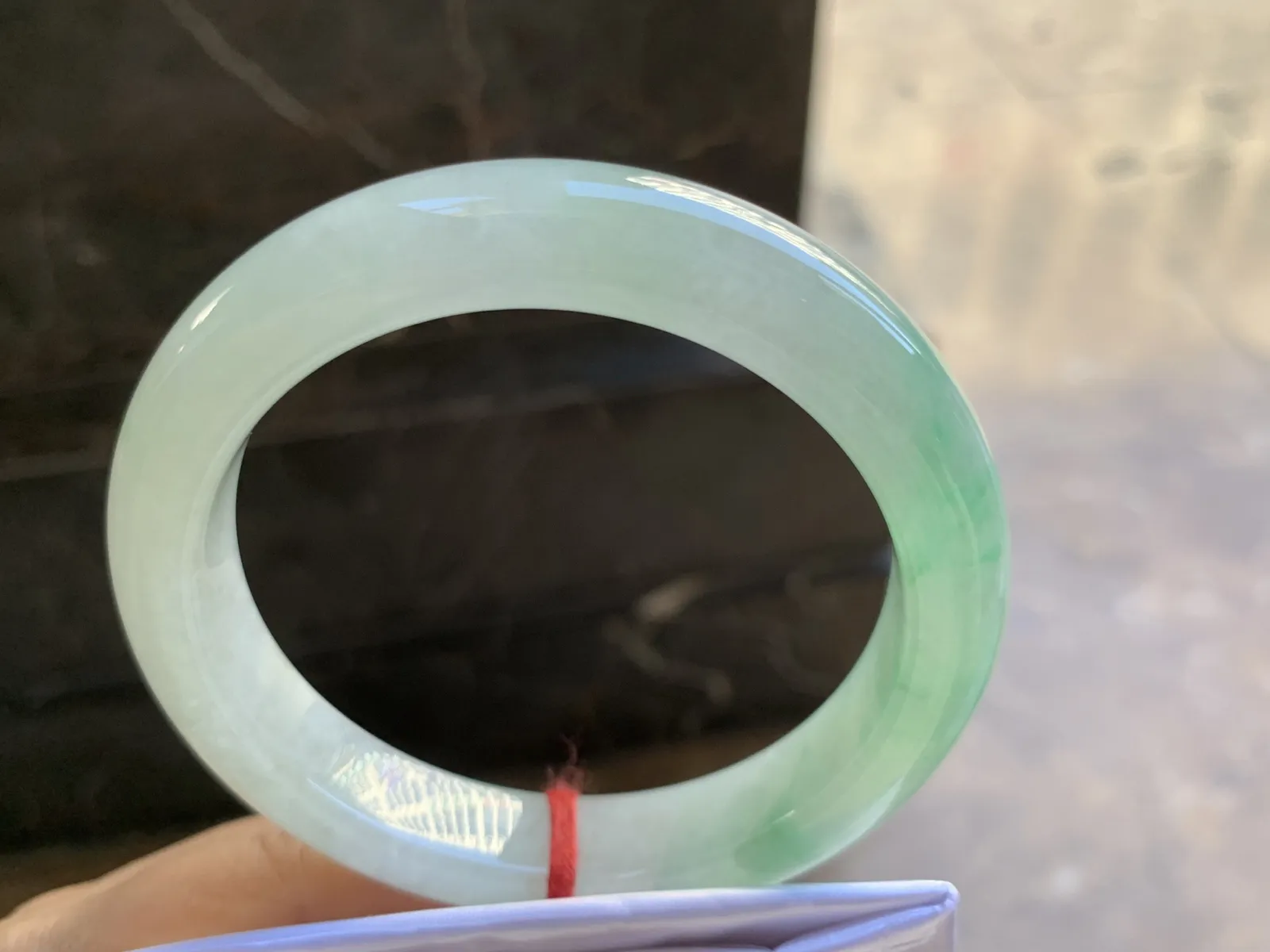 61-12.8-10mm
带色手镯 底子细腻 水润清新