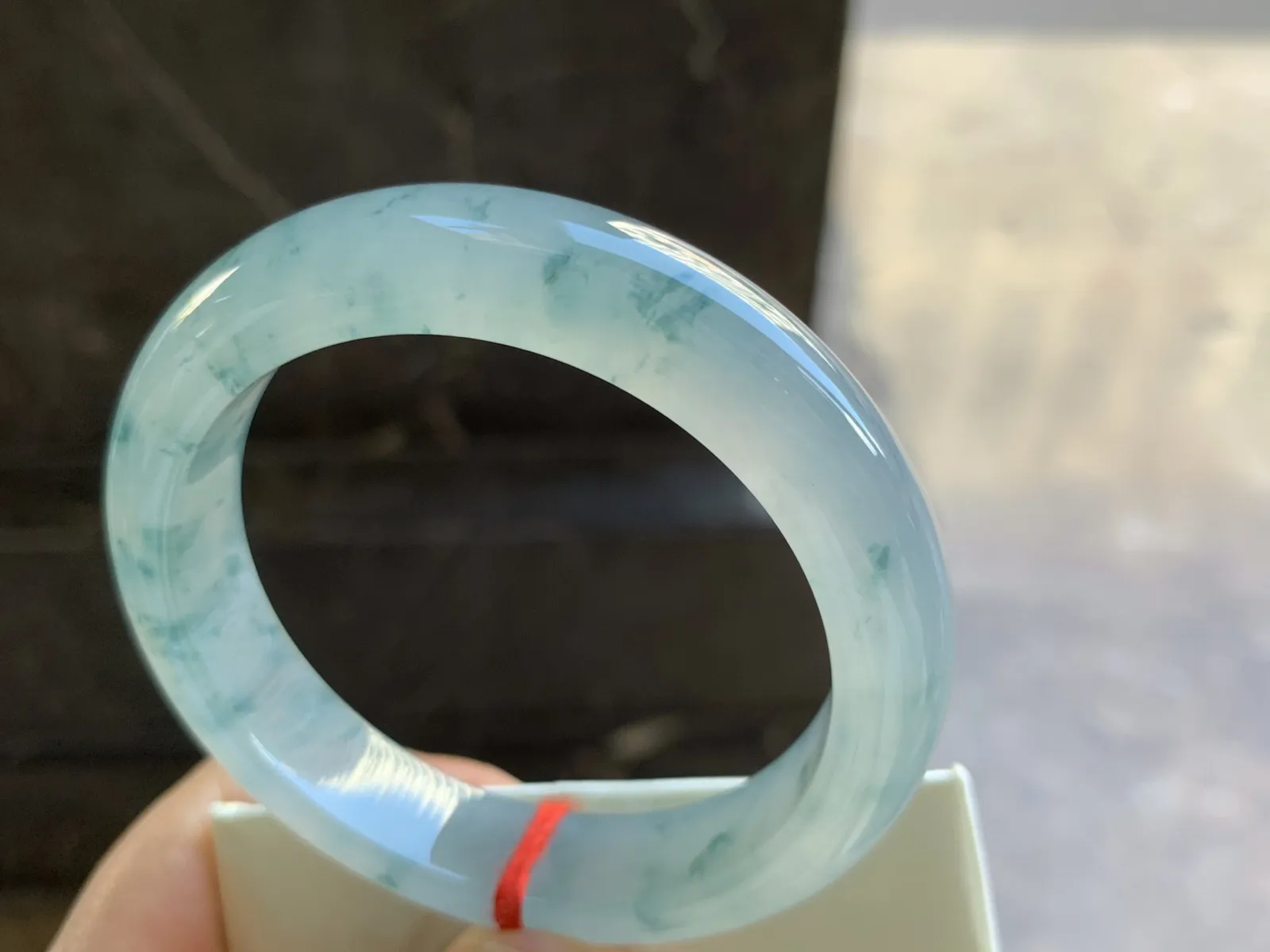 54-12.3-8.6mm
冰种飘花手镯 水润光泽 花色灵动漂亮