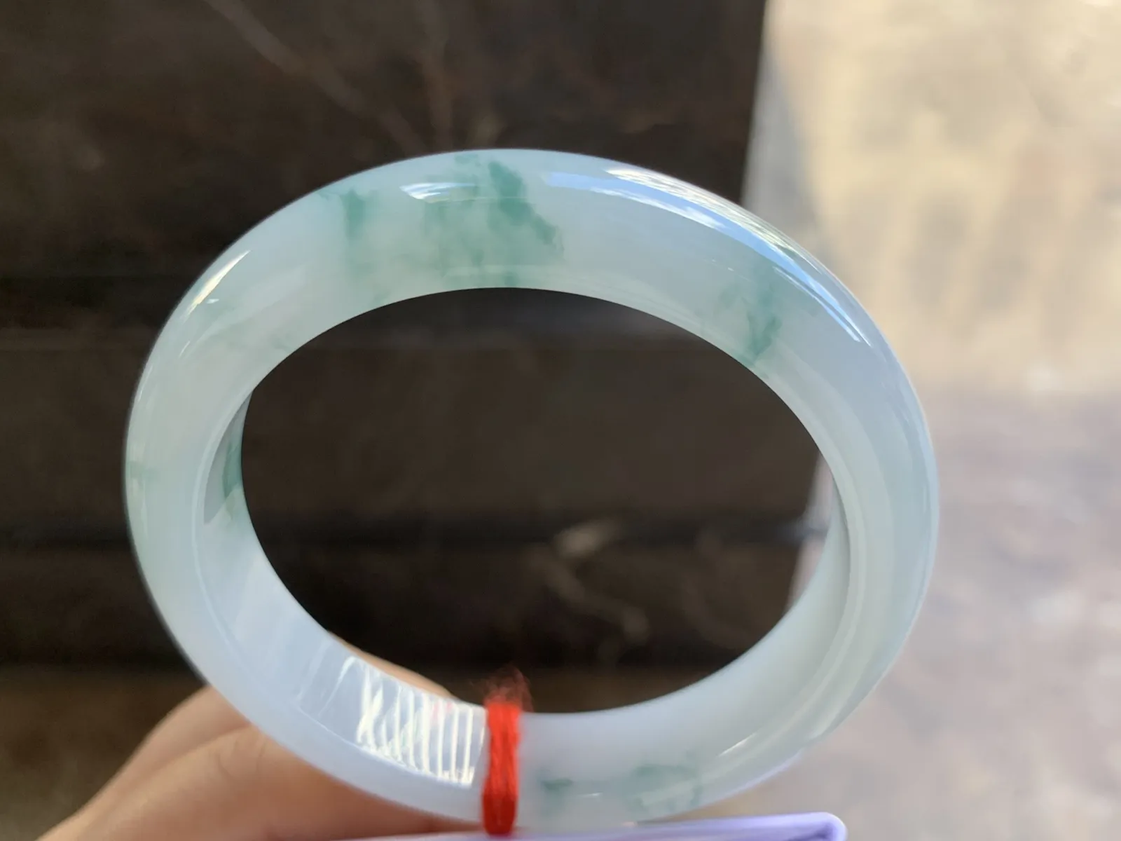 53-10mm
春色撒金圆条手镯 底子细腻 颜色漂亮 特色推荐