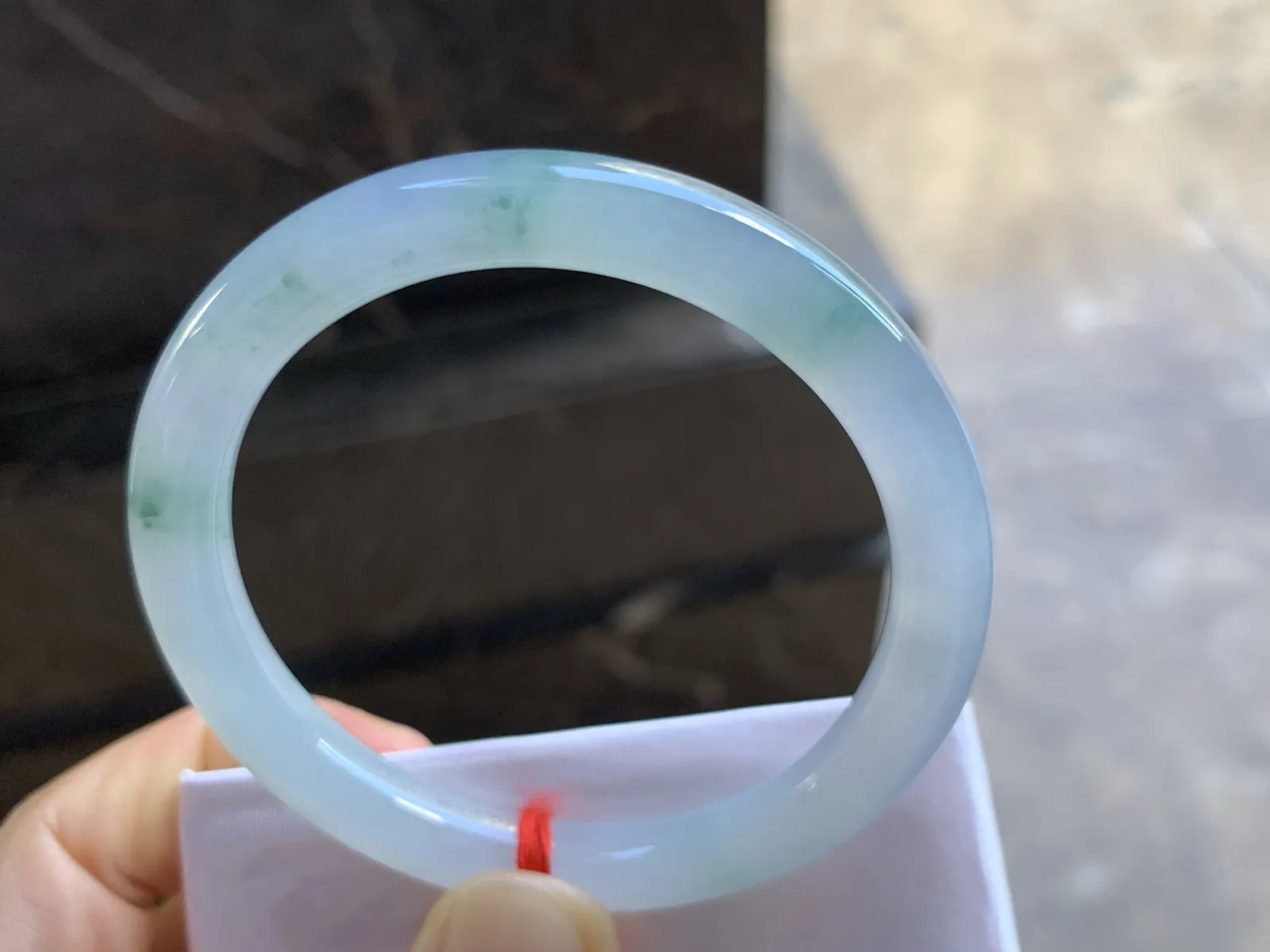 52-7.6mm
冰种飘花圆条手镯 冰透莹润 花色漂亮