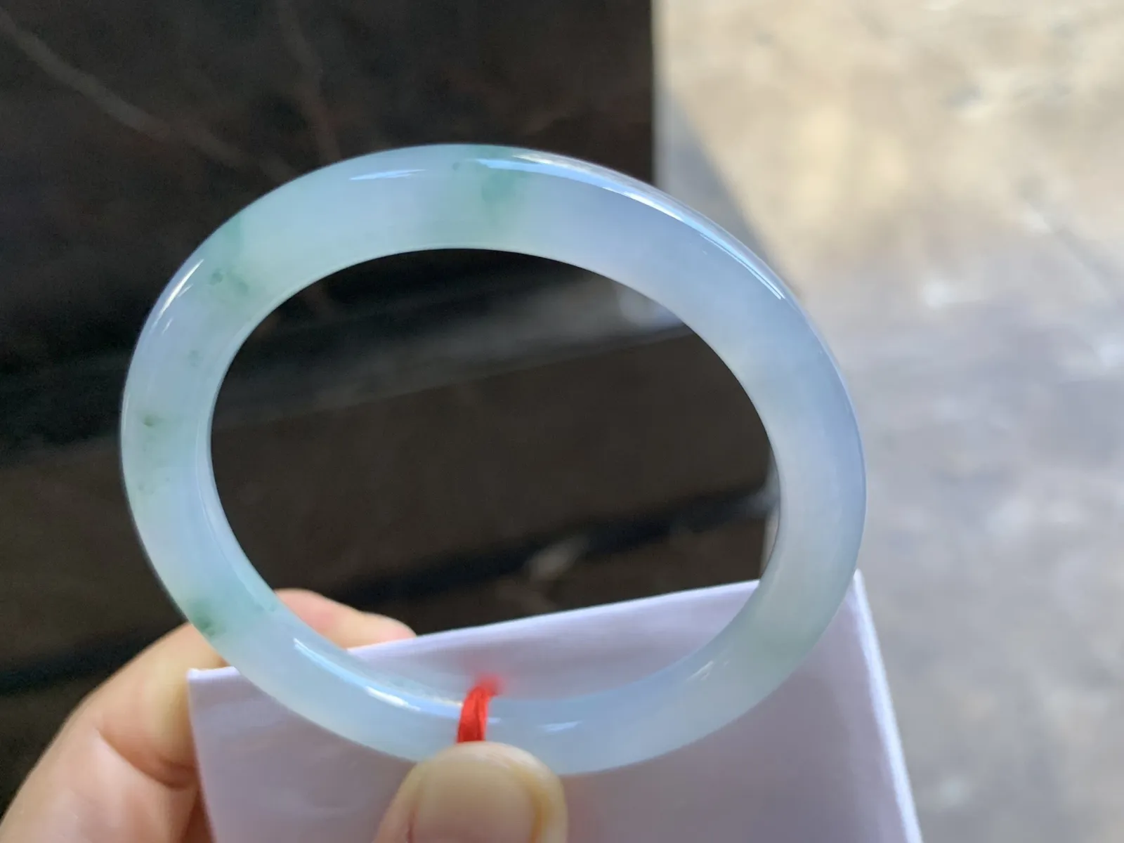 52-7.6mm
冰种飘花圆条手镯 冰透莹润 花色漂亮