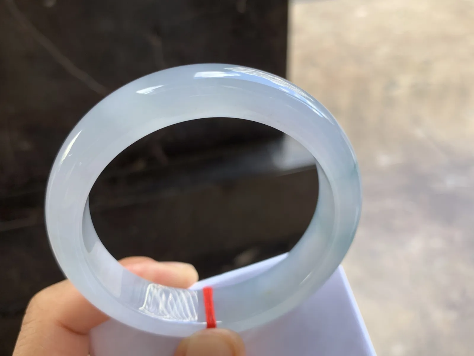 56.5-13-8.5mm
冰种飘花手镯 水润光泽 清爽干净