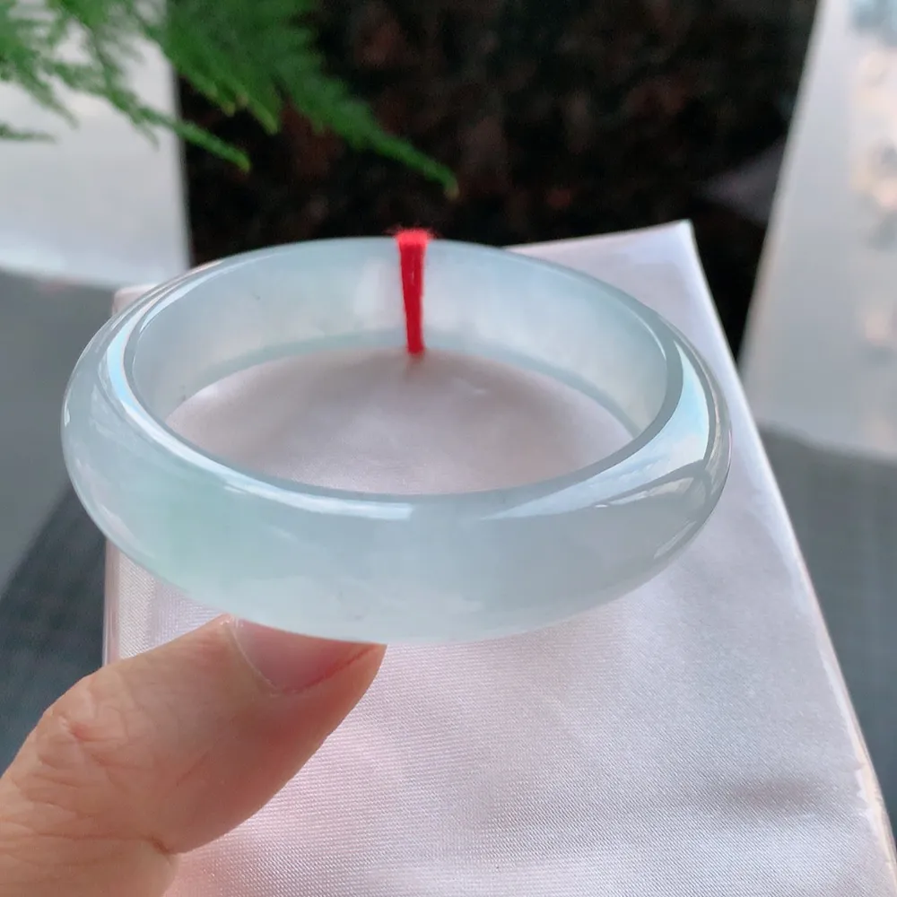 正圈高冰种 无瑕 尺寸:53.8/13.9/7.9 宽版 荧光闪闪