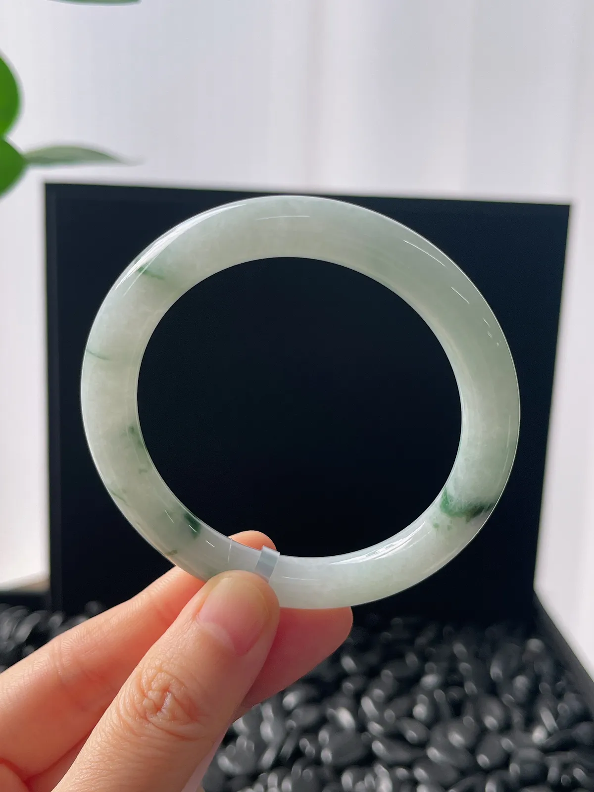 圆镯53.4圈口，翡翠糯化种飘花手镯