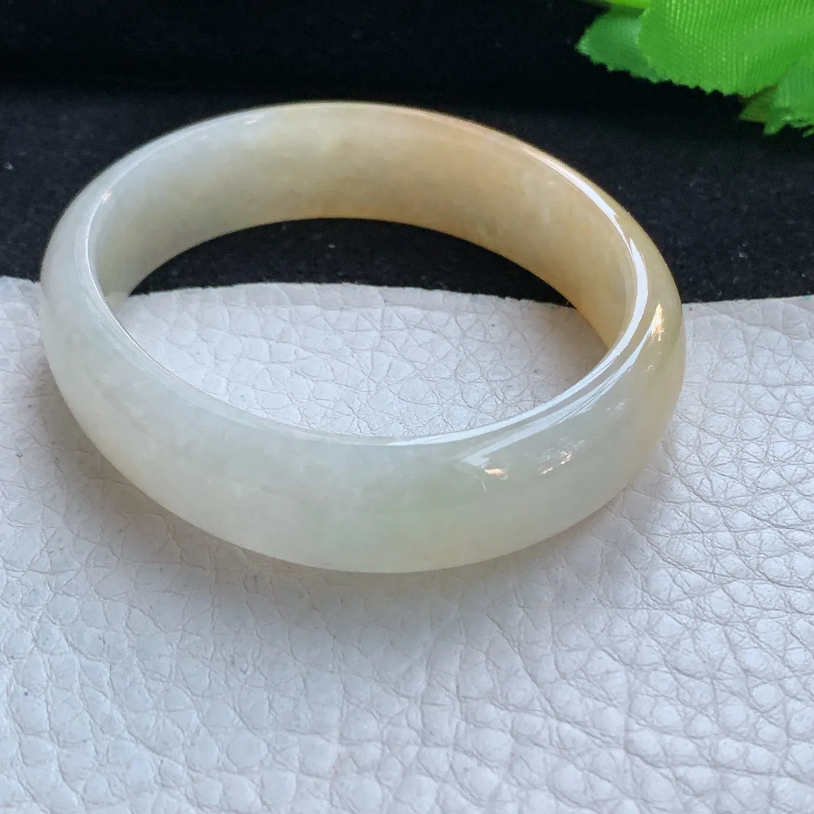 mq自然光55.5*47*14*6贵妃镯 缅甸翡翠a货玉手镯双黄蛋形宽边玉手环