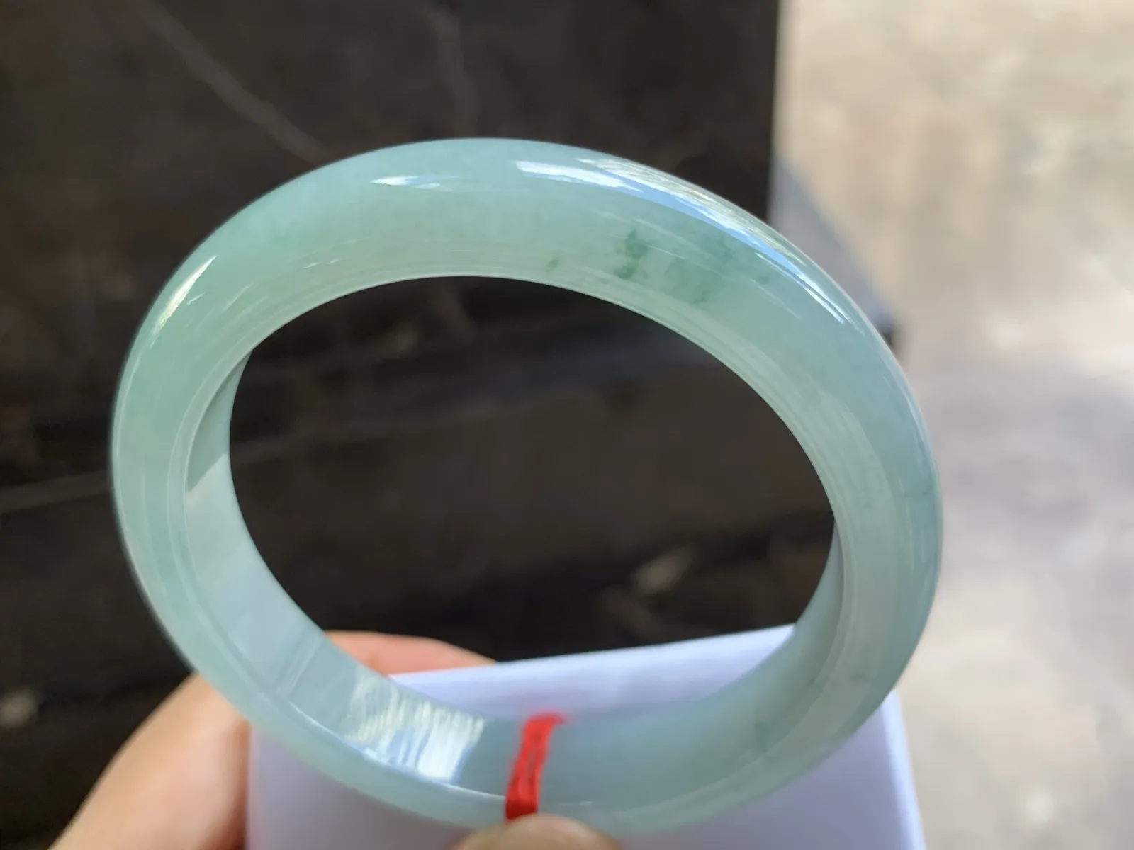 57.5-12.3-8.5mm
糯冰带底色手镯 底子细腻 水润