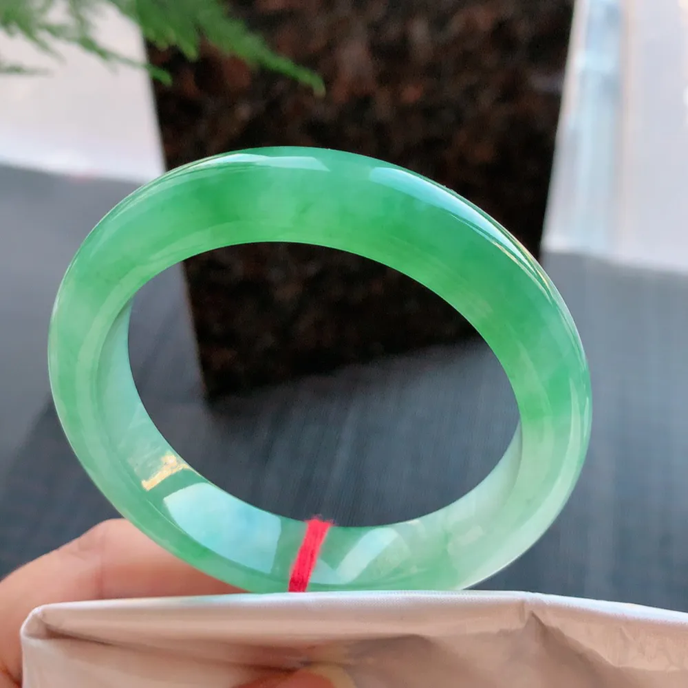 正圈高冰绿 无瑕 尺寸:56.1/12.9/8.8 种色兼备