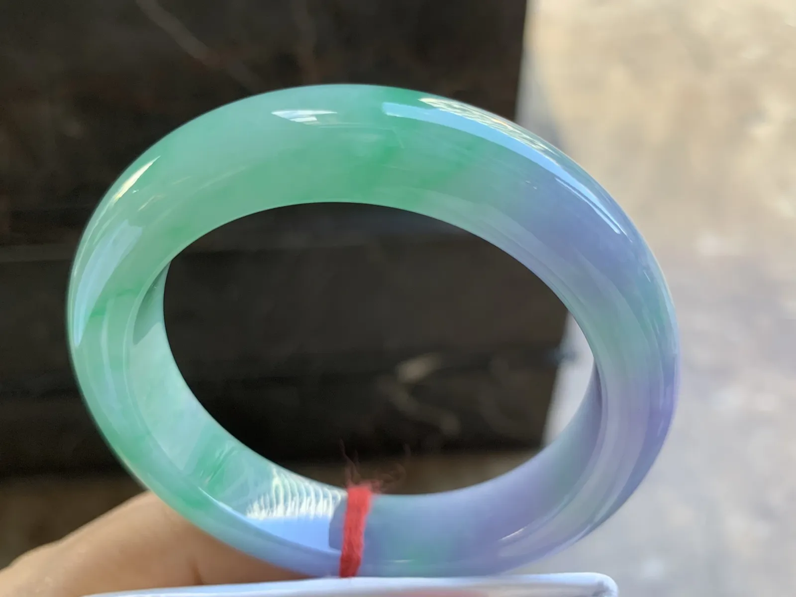 56-13-9.8mm
春彩手镯 底子细腻 颜色漂亮 上手大气