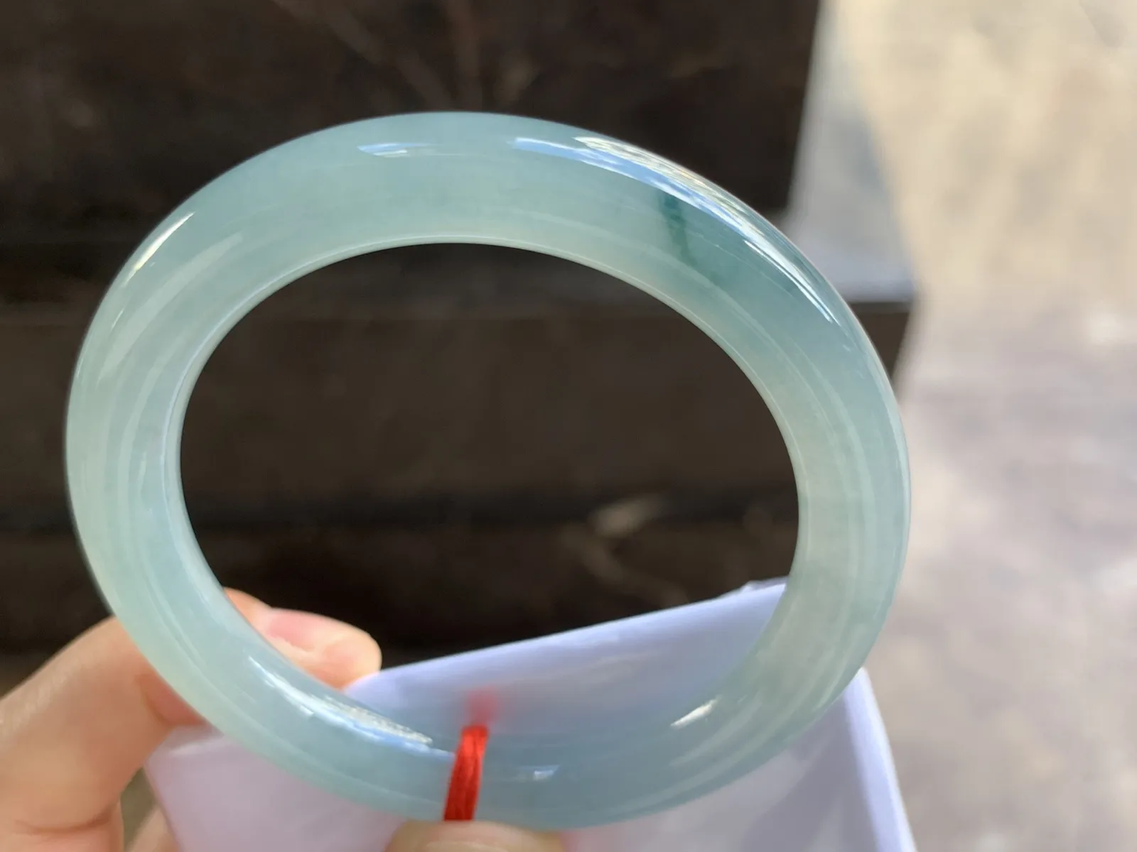 53-9mm
糯冰飘花圆条手镯 种好水润