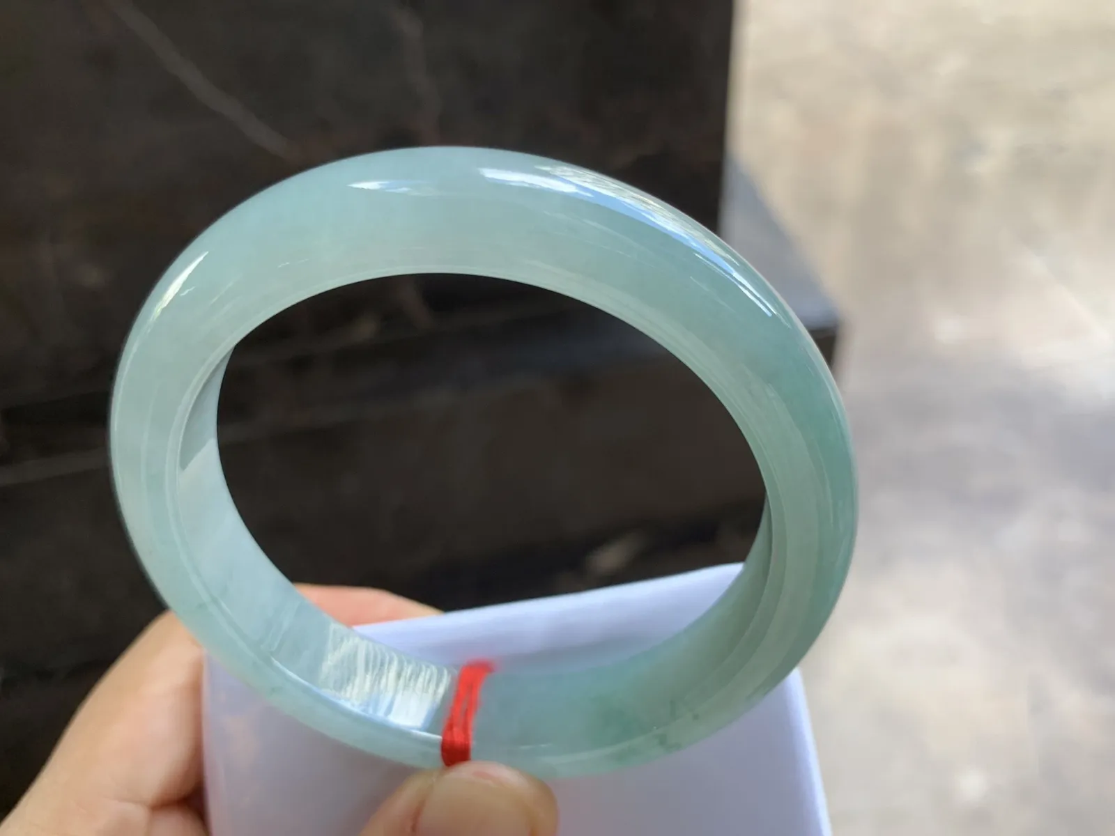 57.5-12.3-8.5mm
糯冰带底色手镯 底子细腻 水润