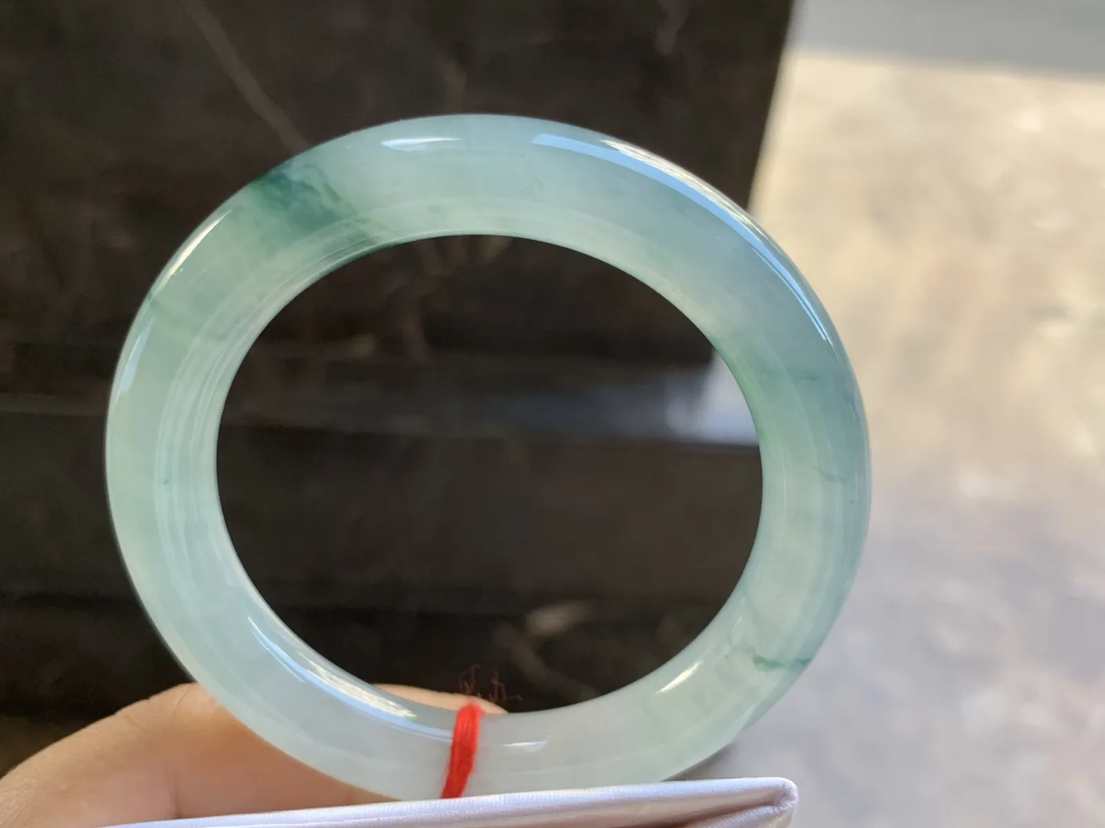 53-9.8mm
冰种飘花圆条手镯 水润光泽 花色漂亮