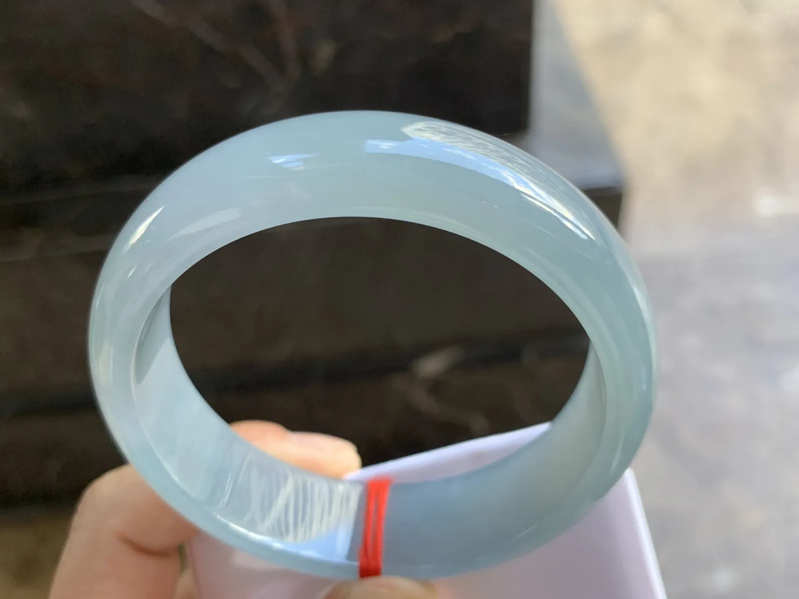 59-17.3-7.7mm
糯冰带底色宽版手镯 种好水润 宽版大气