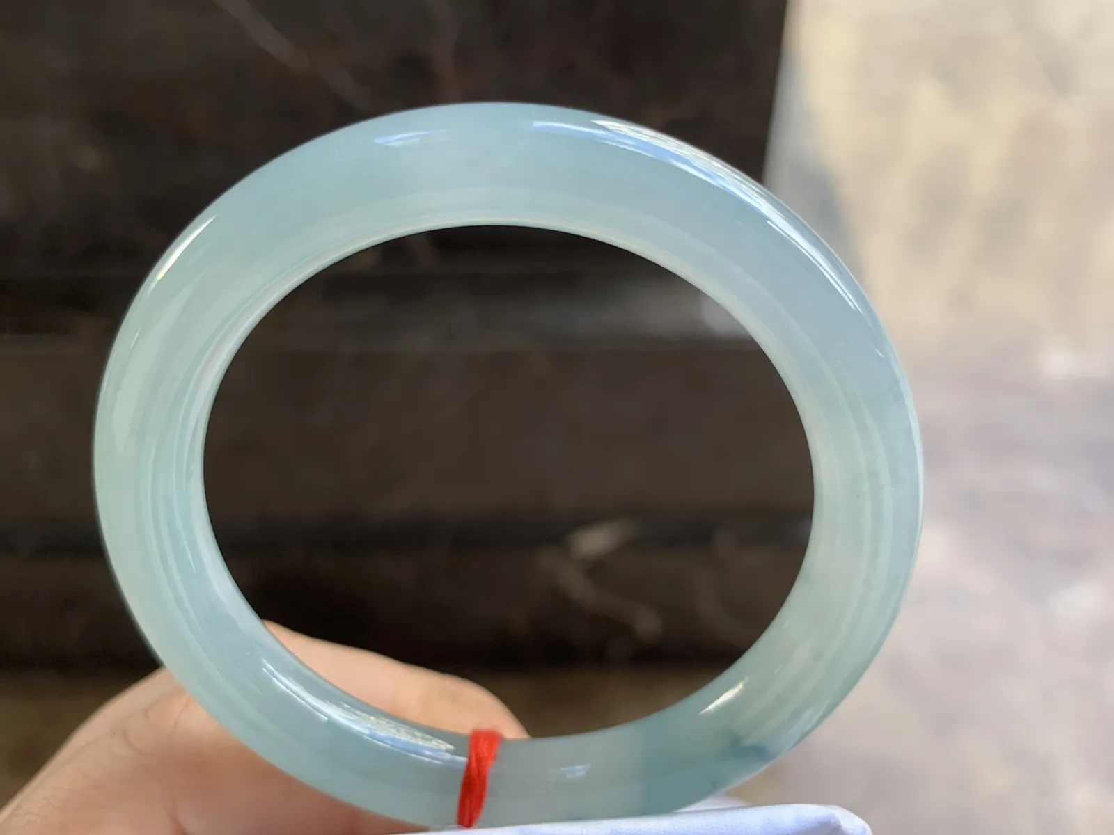 53-9mm
糯冰飘花圆条手镯 种好水润