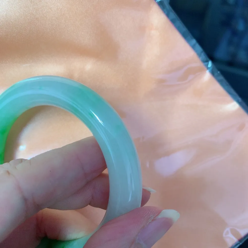 圆条冰糯阳绿 微皮纹 尺寸:54.9/11.2