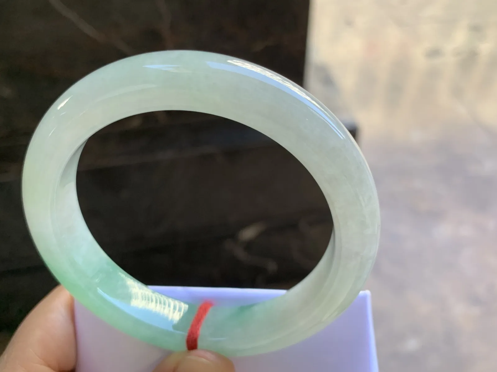 61-12.8-10mm
带色手镯 底子细腻 水润清新