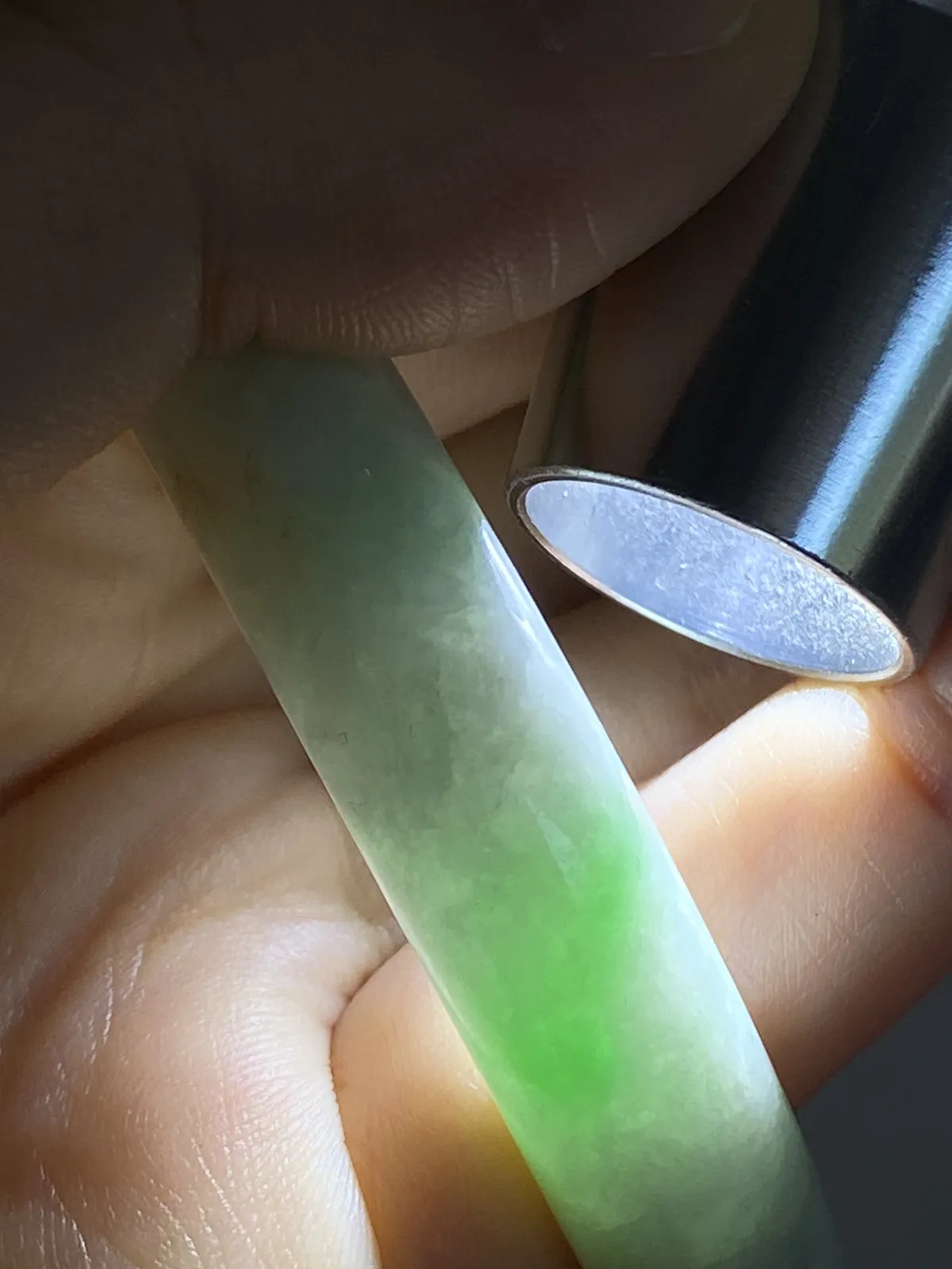 正圈56.5圈口，翡翠豆种飘绿手镯