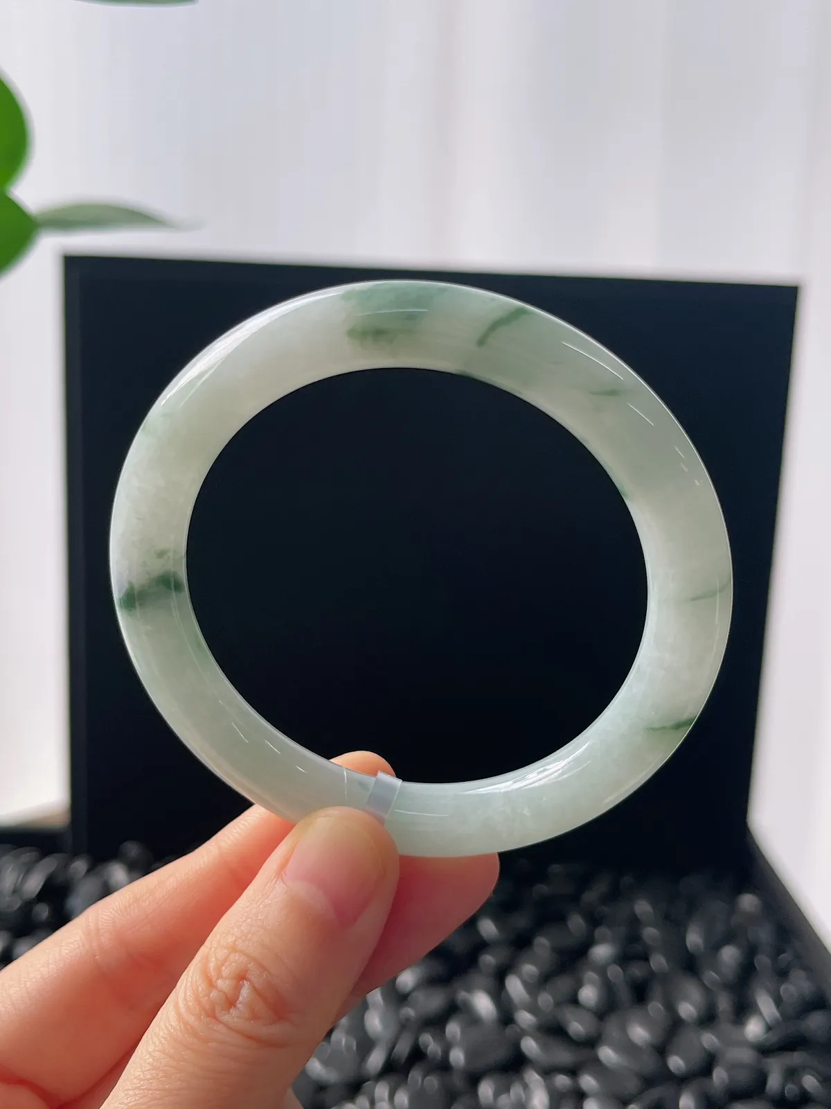 圆镯53.4圈口，翡翠糯化种飘花手镯