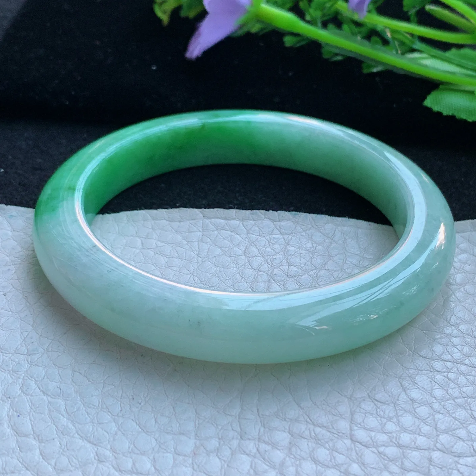 jx自然光58.5*10.6*9平安镯 缅甸翡翠a货玉手镯飘辣绿厚装宽边玉手环