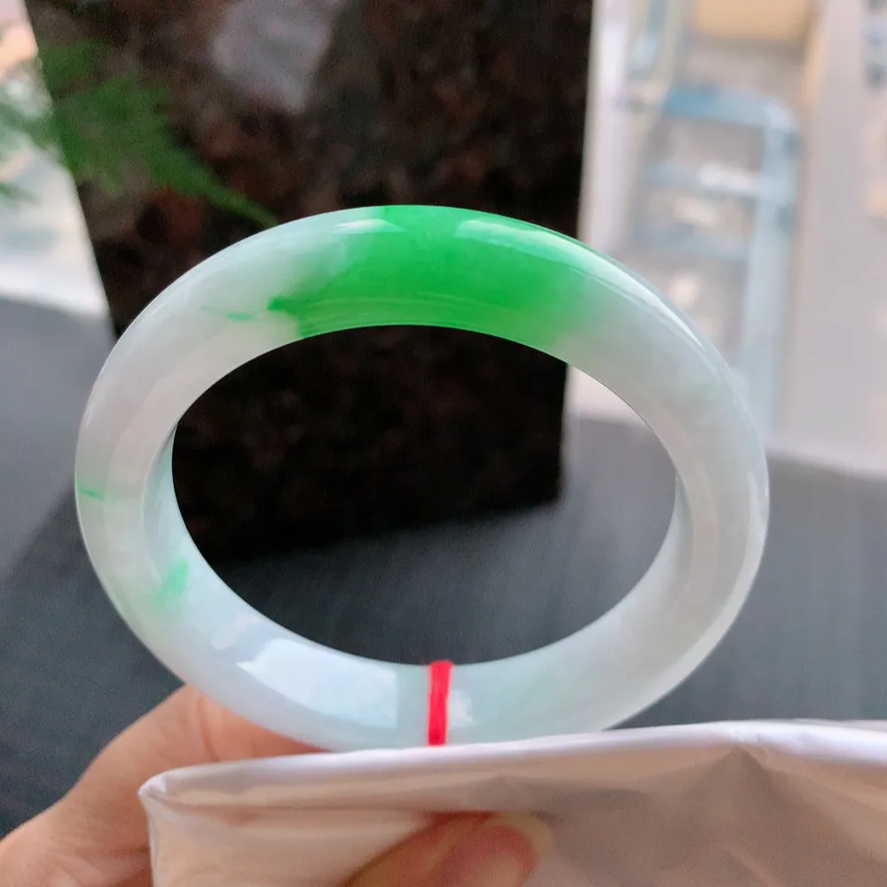 正圈冰糯阳绿 无瑕 尺寸:58.5/12.5/9.1 色好