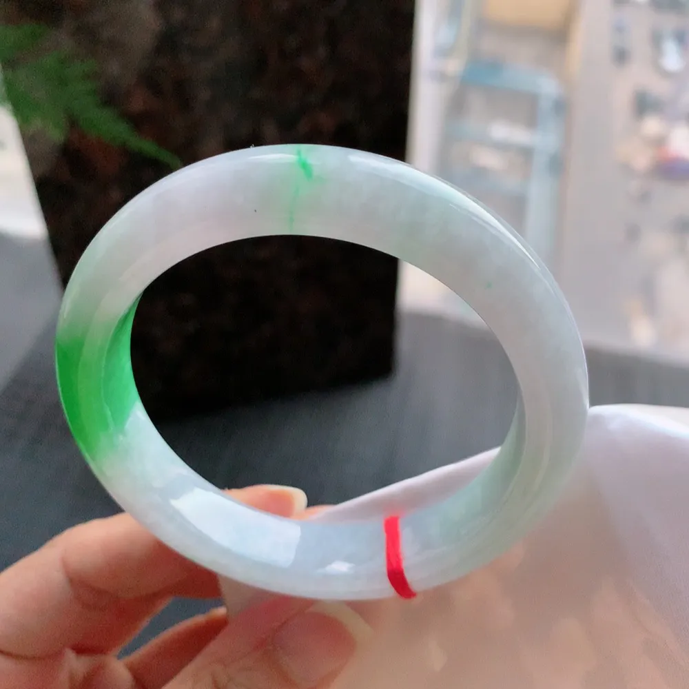 正圈冰糯阳绿 无瑕 尺寸:58.5/12.5/9.1 色好