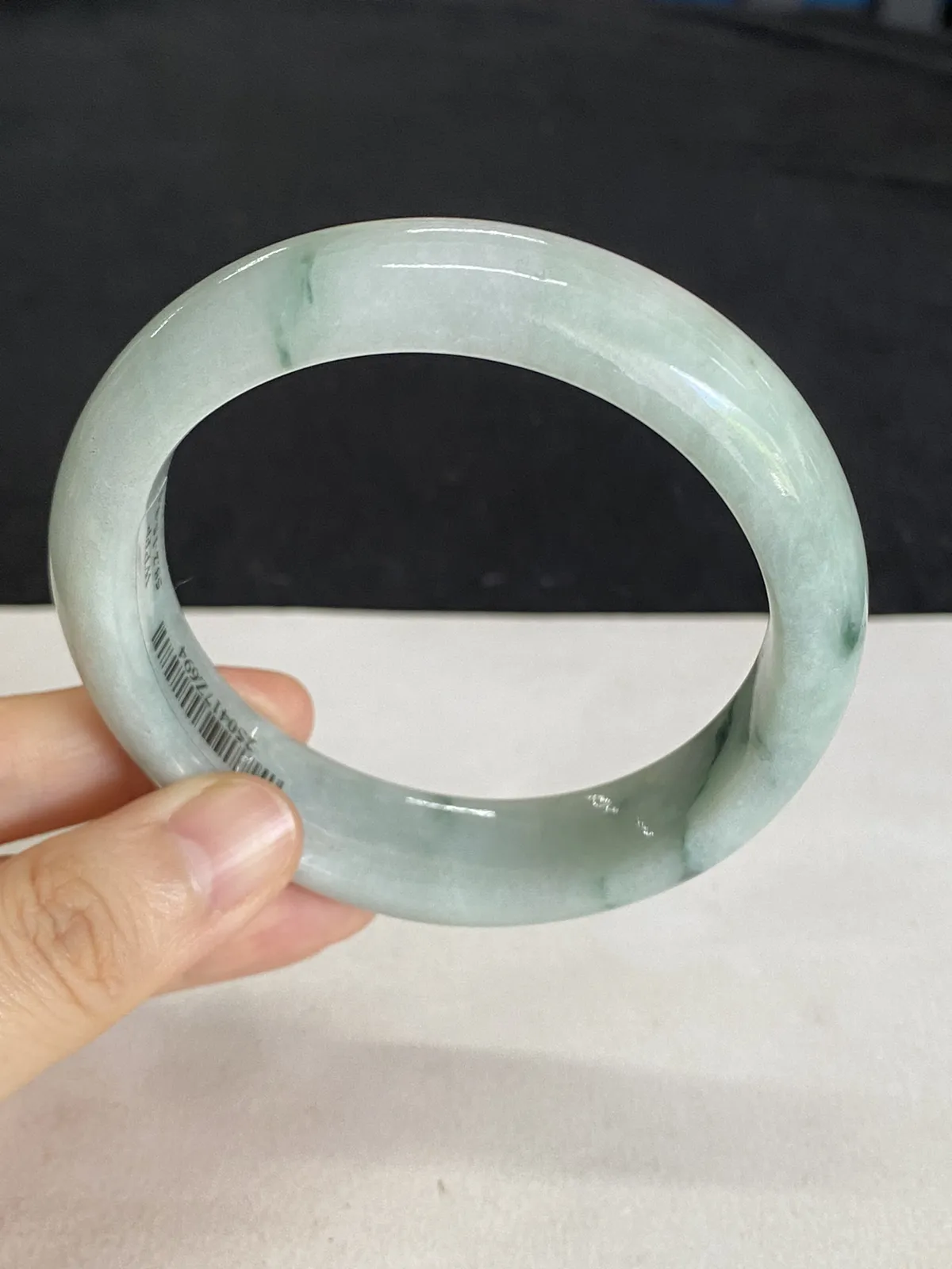正圈58.2圈口，翡翠糯化种淡绿色手镯