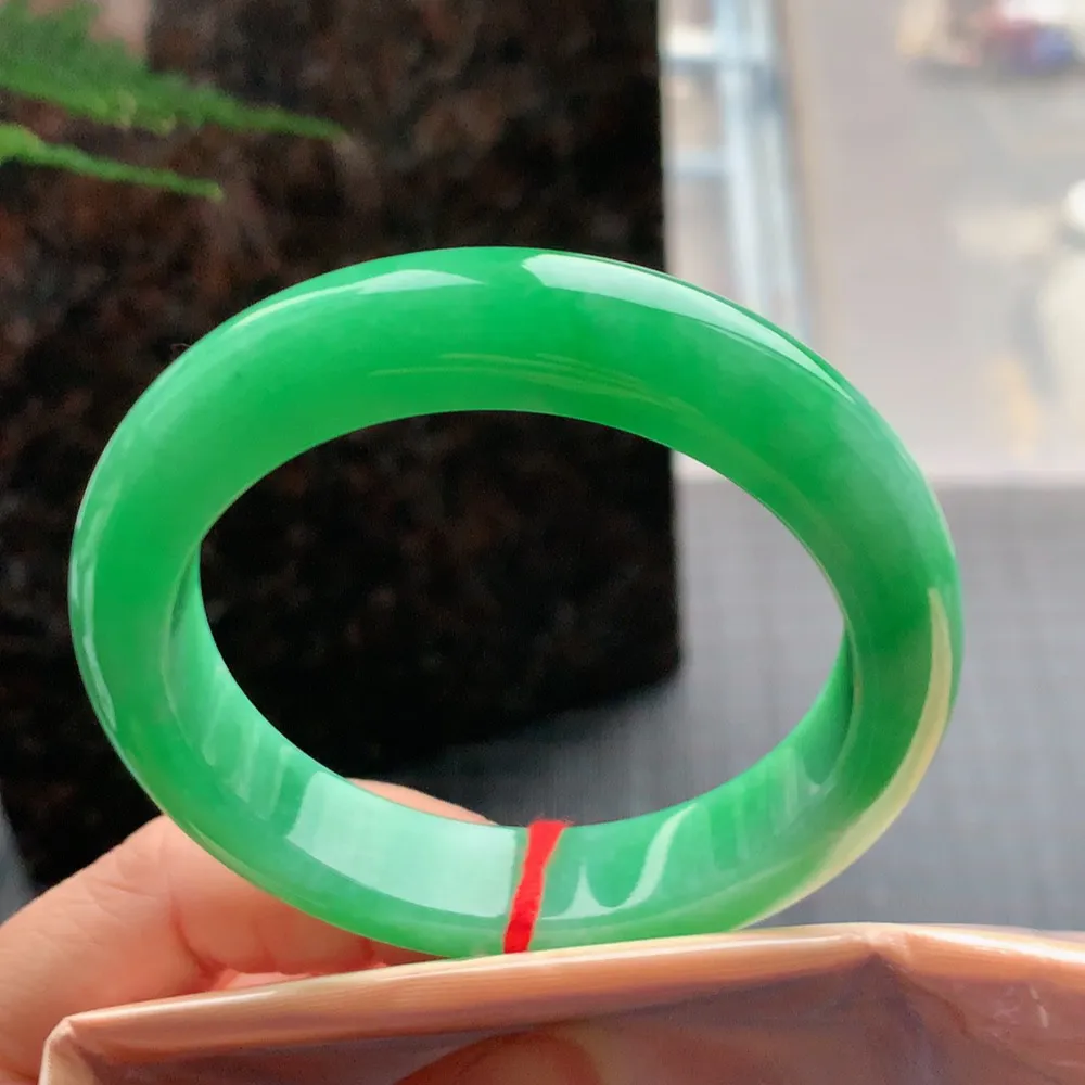 正圈满色阳绿 无瑕 尺寸:55.1/12.6/9.1满绿