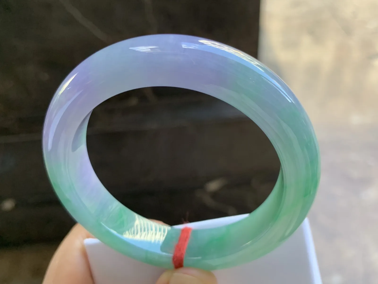 56-13-9.8mm
春彩手镯 底子细腻 颜色漂亮 上手大气