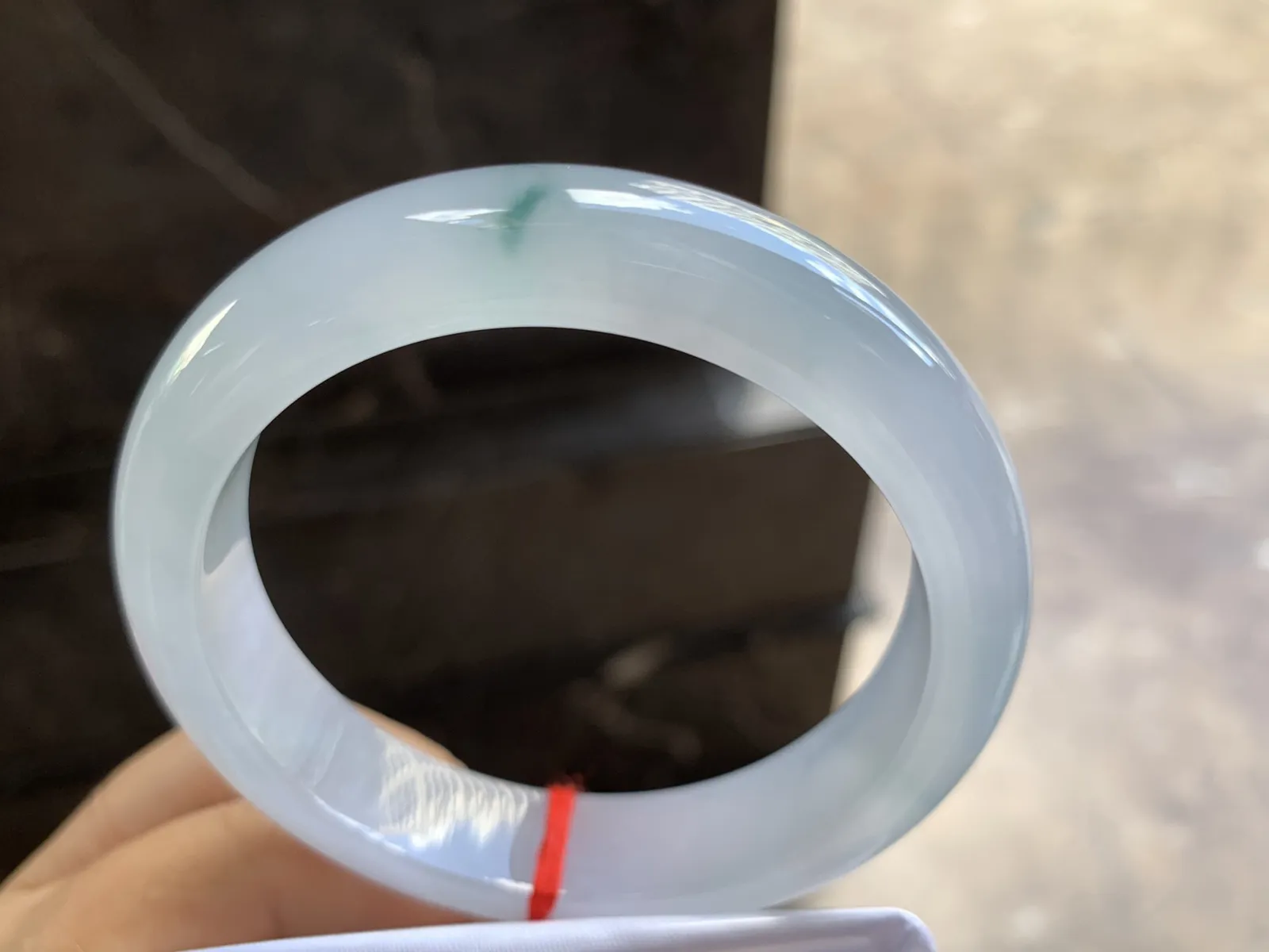 56.5-13-8.5mm
冰种飘花手镯 水润光泽 清爽干净