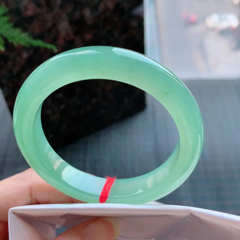 正圈高冰绿 无瑕 尺寸:57.1/12.1/8.9 种色俱佳