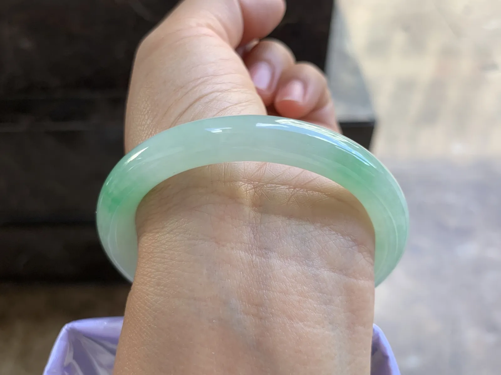 53-8.7mm
冰种带色圆条手镯 种好水润 颜色漂亮 水润清新