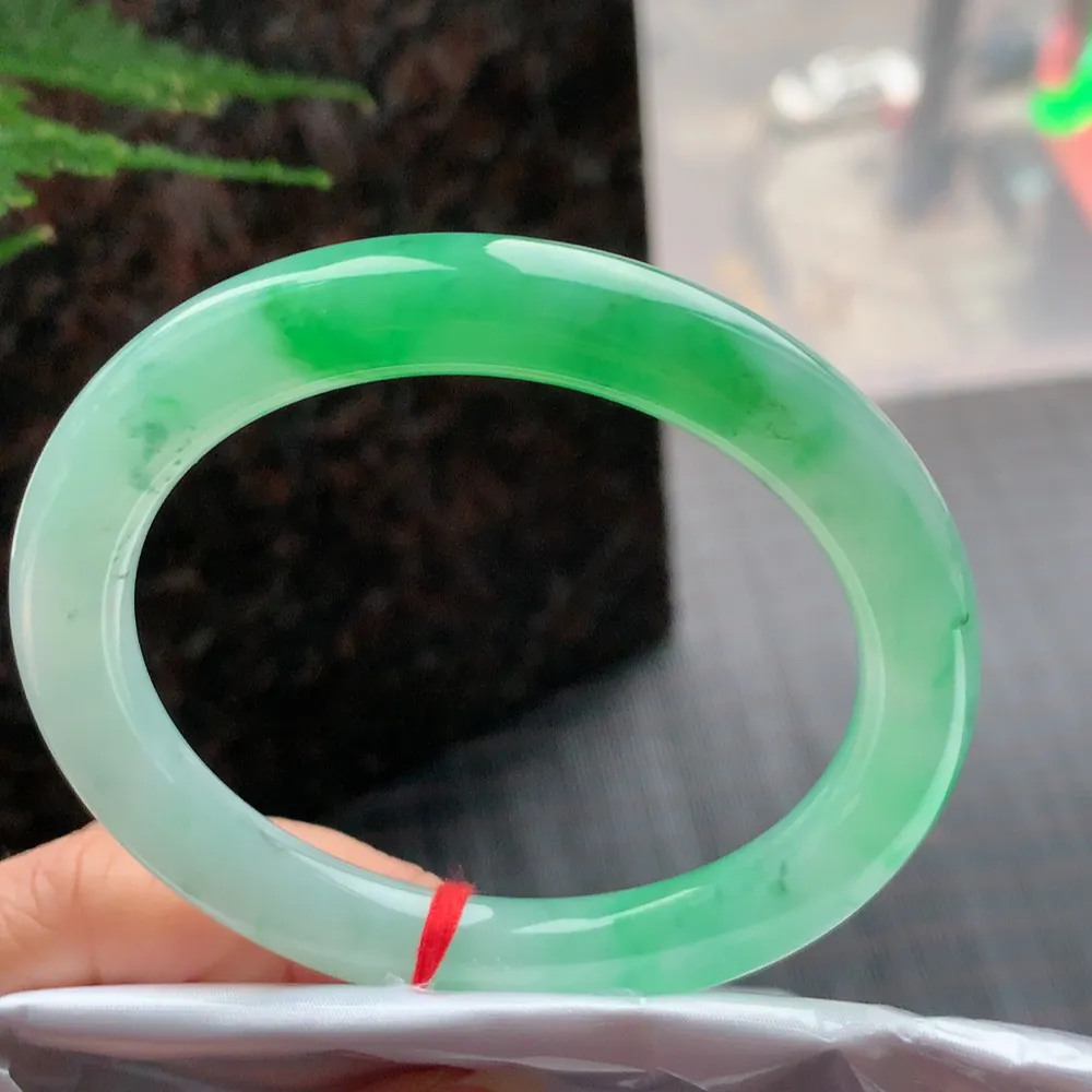 圆条高冰阳绿 无瑕 尺寸:59.4/9 种色俱佳