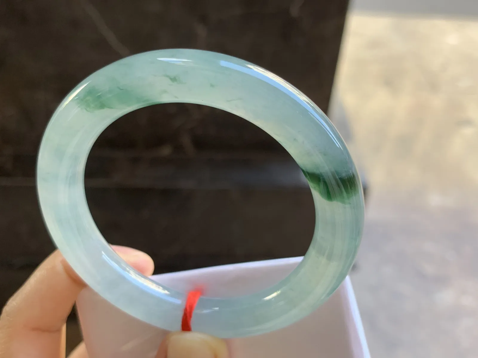 53-9.8mm
冰种飘花圆条手镯 水润光泽 花色漂亮