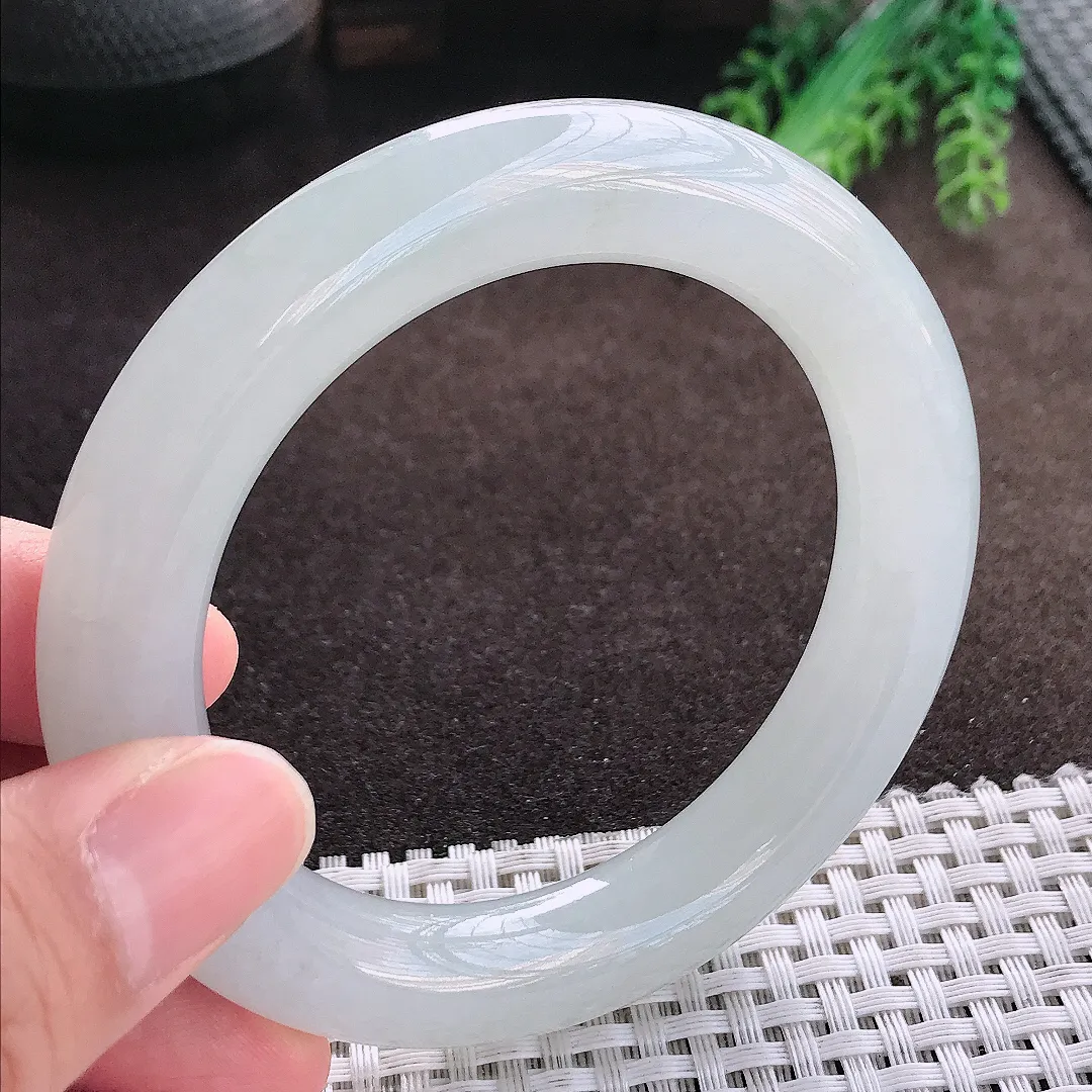 天然a货翡翠56.5/11.6老坑冰胶水灵月光白圆条手镯玉手镯