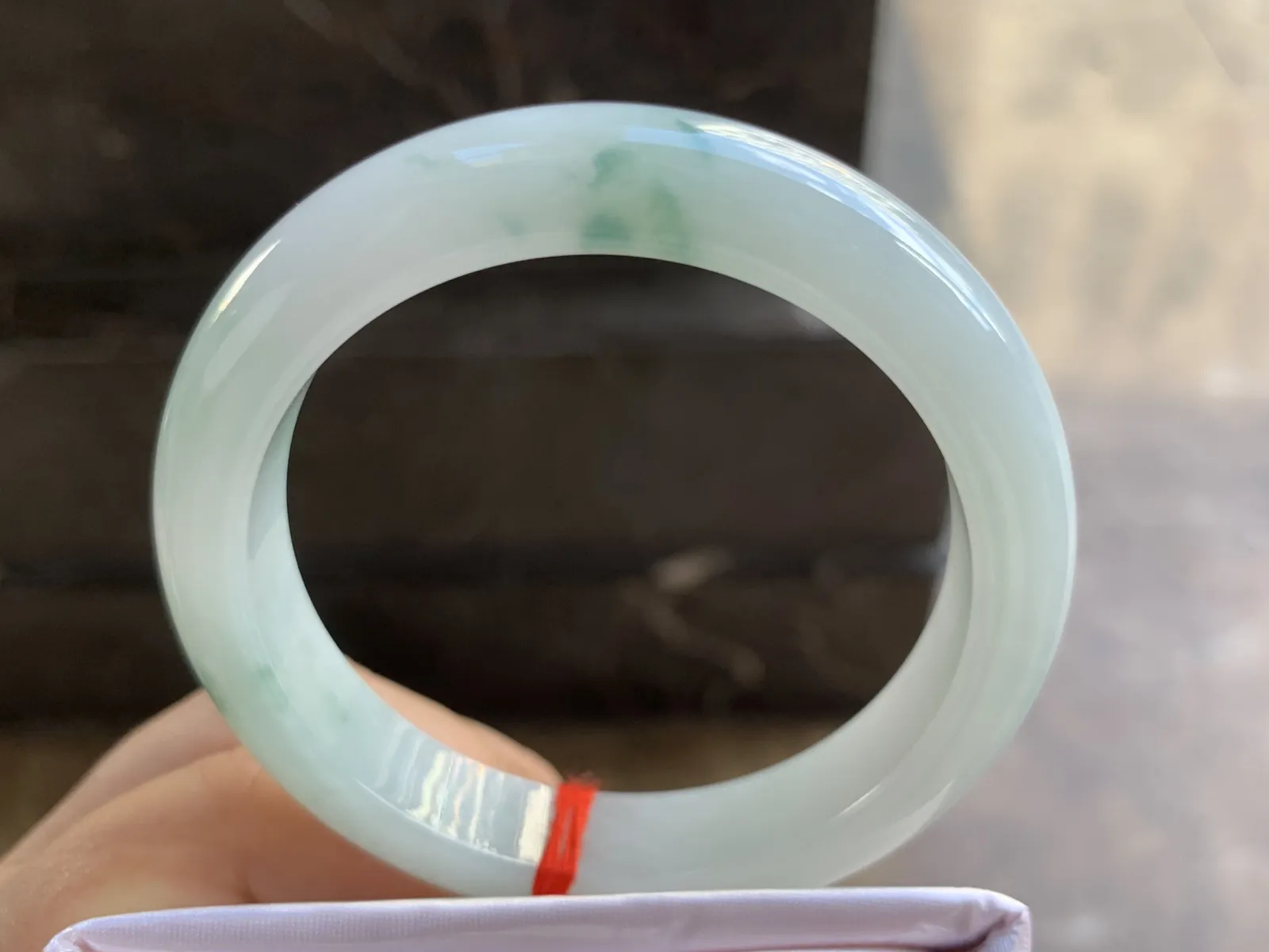 53-11.6-8.4mm
细糯冰飘花手镯 底子细腻 清爽 推荐