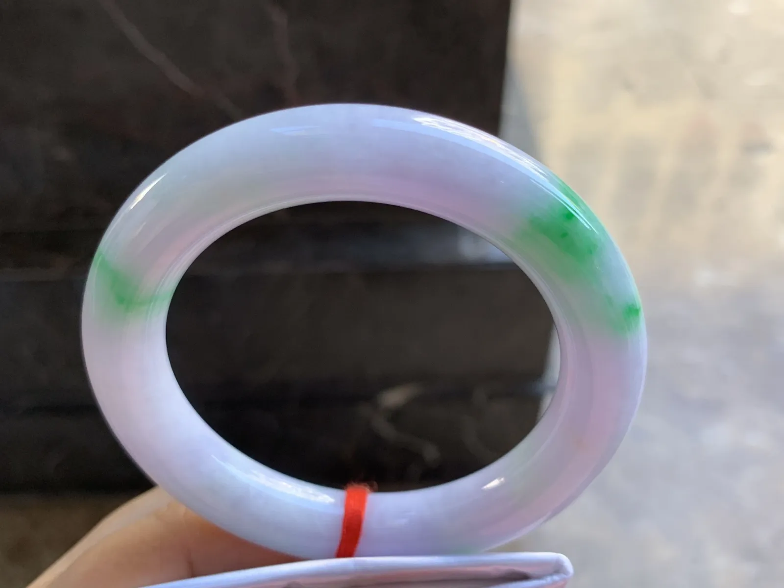 58-11.8mm
春彩圆条手镯 底子细腻 颜色漂亮 推荐