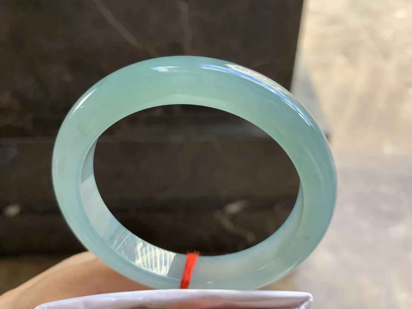 57.5-11.8-9mm
冰种晴水手镯 水润光泽 颜色清新