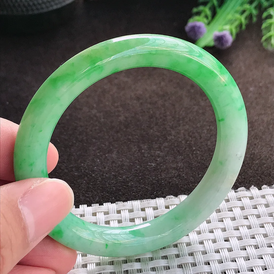 天然a货翡翠52/9.1/8.9老坑精美温润飘阳绿圆条手镯玉手镯