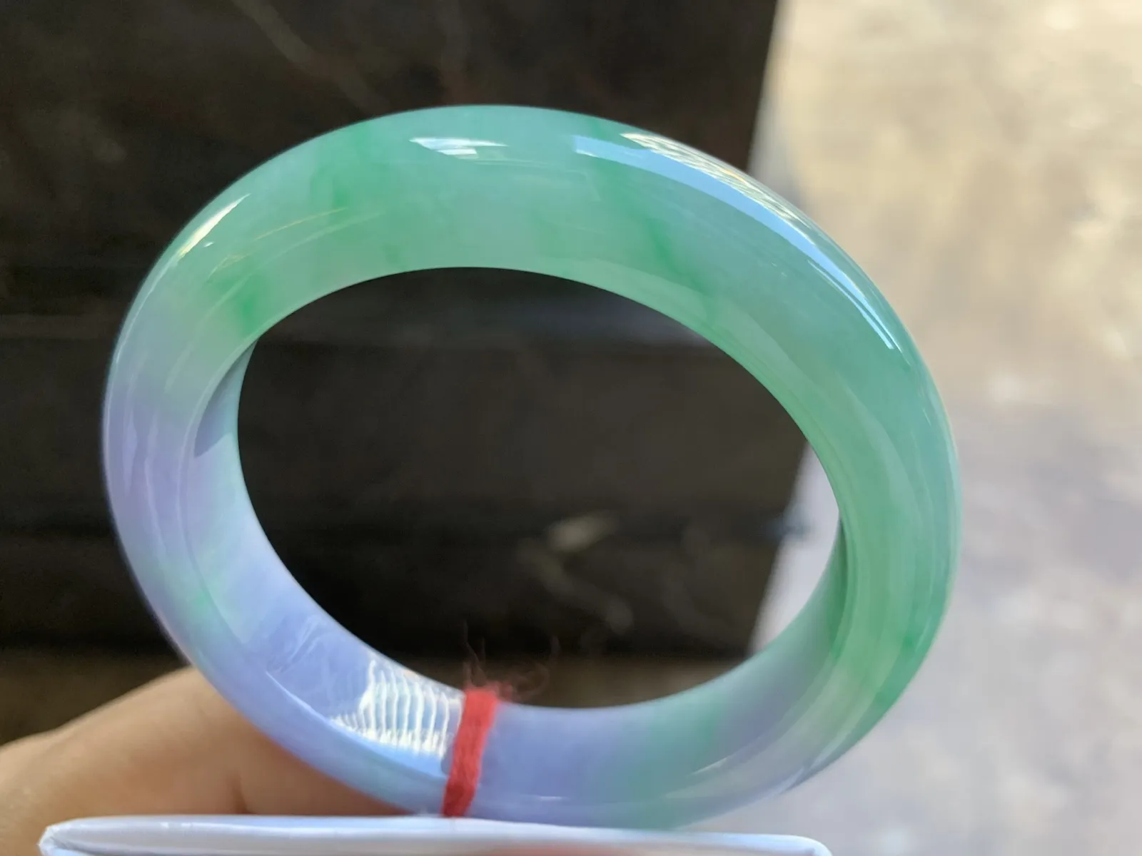 56-13-9.8mm
春彩手镯 底子细腻 颜色漂亮 上手大气