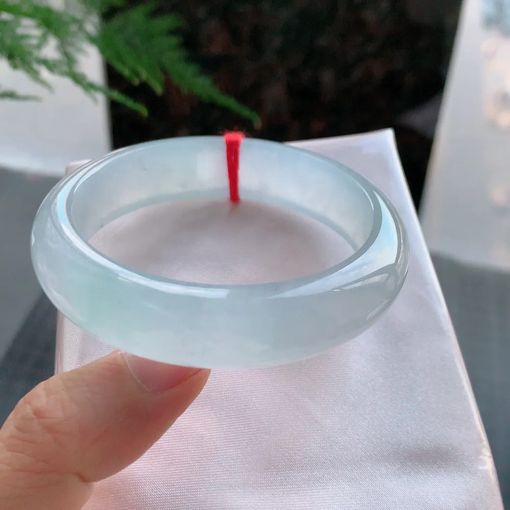 正圈高冰种 无瑕 尺寸:53.8/13.9/7.9 宽版 荧光闪闪