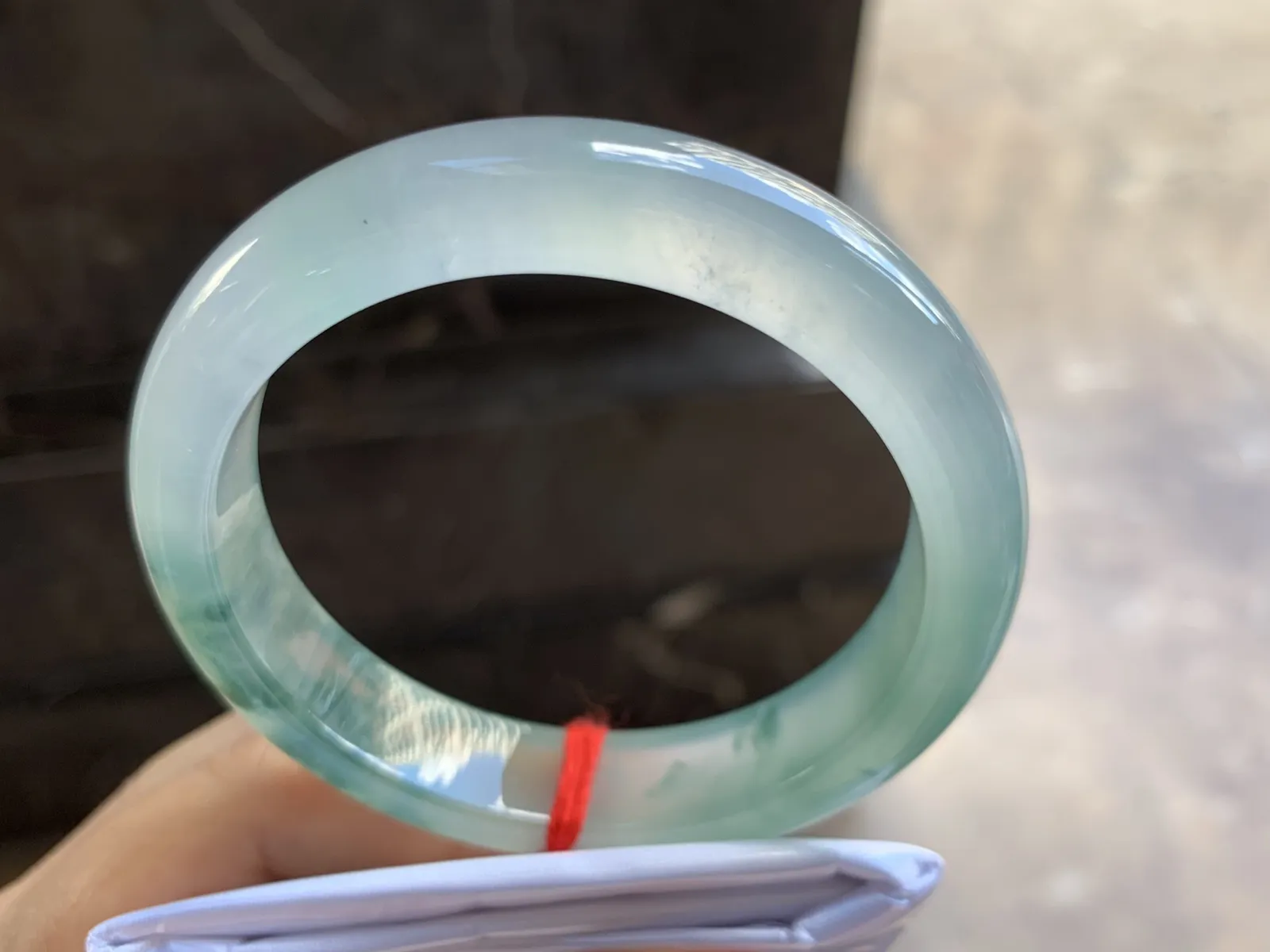 55-12.5-8.5mm
冰种飘花手镯 冰透起光 花色漂亮 韵味悠长