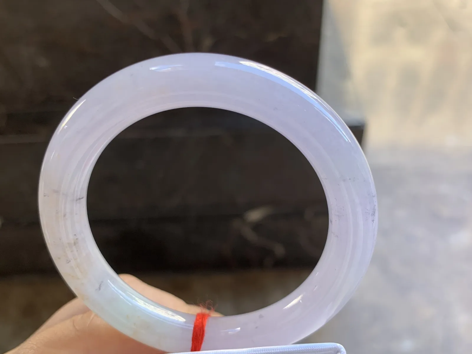 53-10mm
春色撒金圆条手镯 底子细腻 颜色漂亮 特色推荐