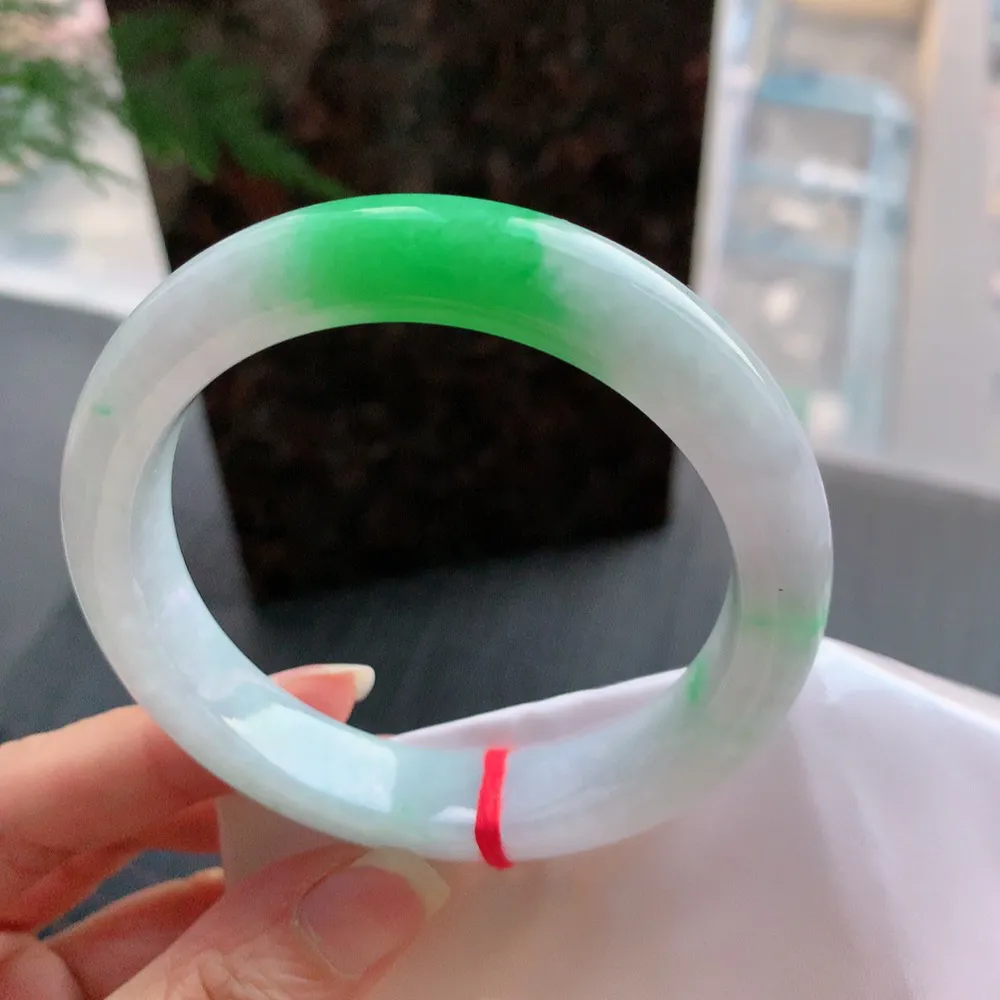 正圈冰糯阳绿 无瑕 尺寸:58.5/12.5/9.1 色好