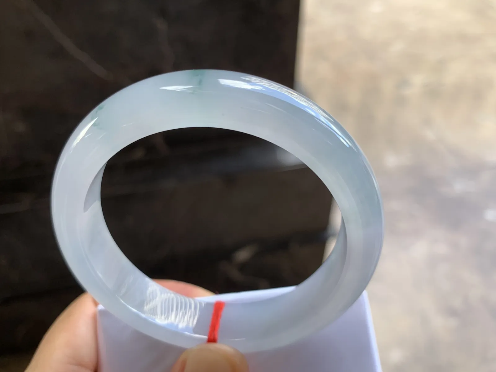 56.5-13-8.5mm
冰种飘花手镯 水润光泽 清爽干净