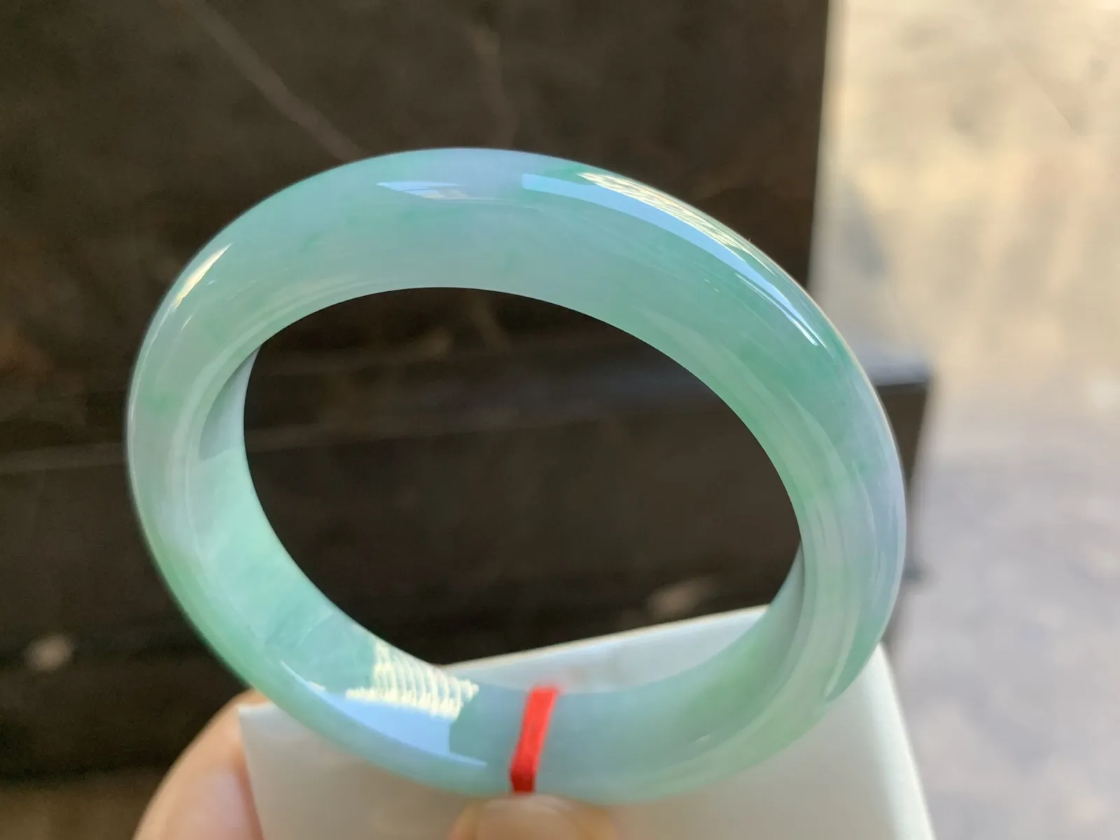 55.5-12-8.7mm
春彩手镯 底子细腻 颜色漂亮  推荐