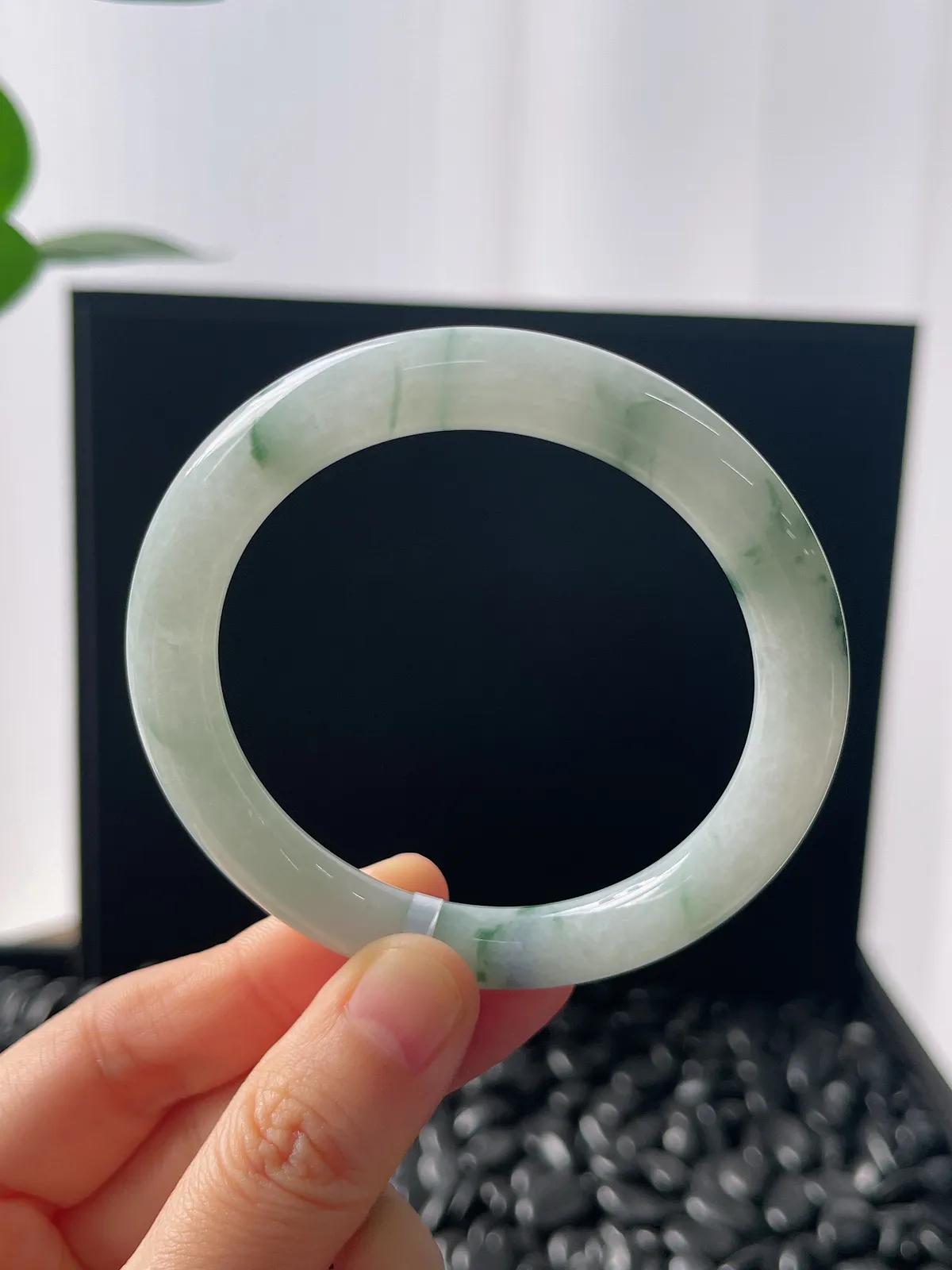 圆镯53.4圈口，翡翠糯化种飘花手镯