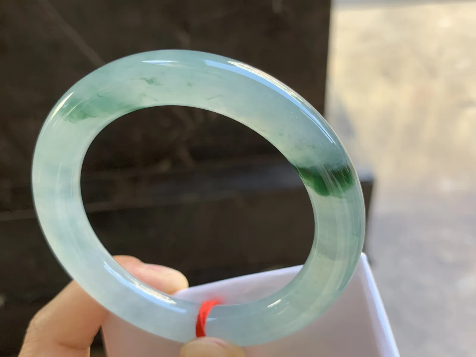 53-9.8mm
冰种飘花圆条手镯 水润光泽 花色漂亮