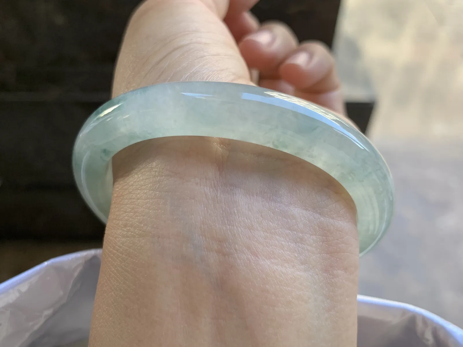 55.5-9.7-7.7mm
冰种黄翡飘花贵妃手镯 水润光泽 颜色漂亮 正圈52/53可带