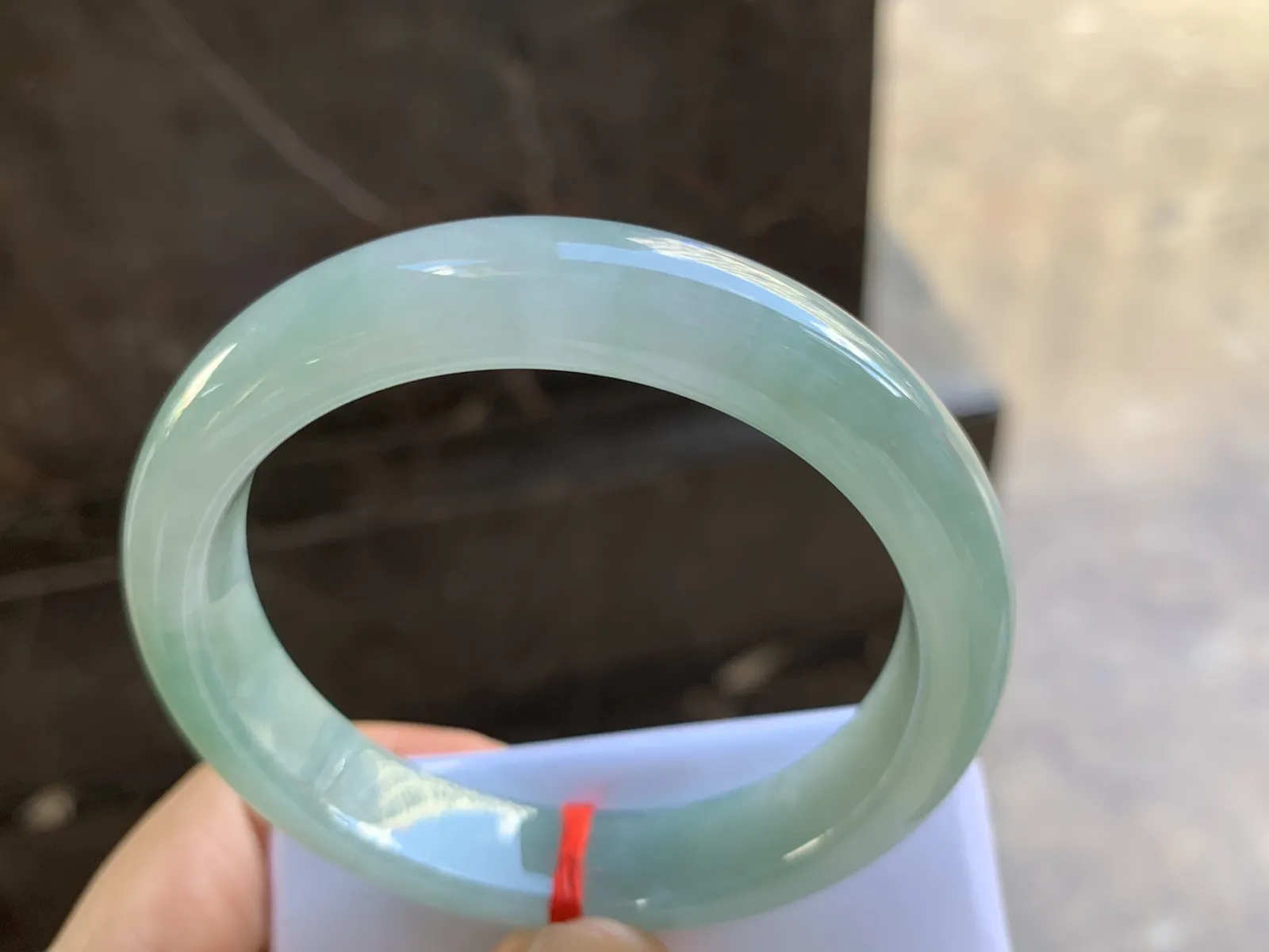 56.5-12.2-8.5mm
带底色手镯 底子细腻 水润